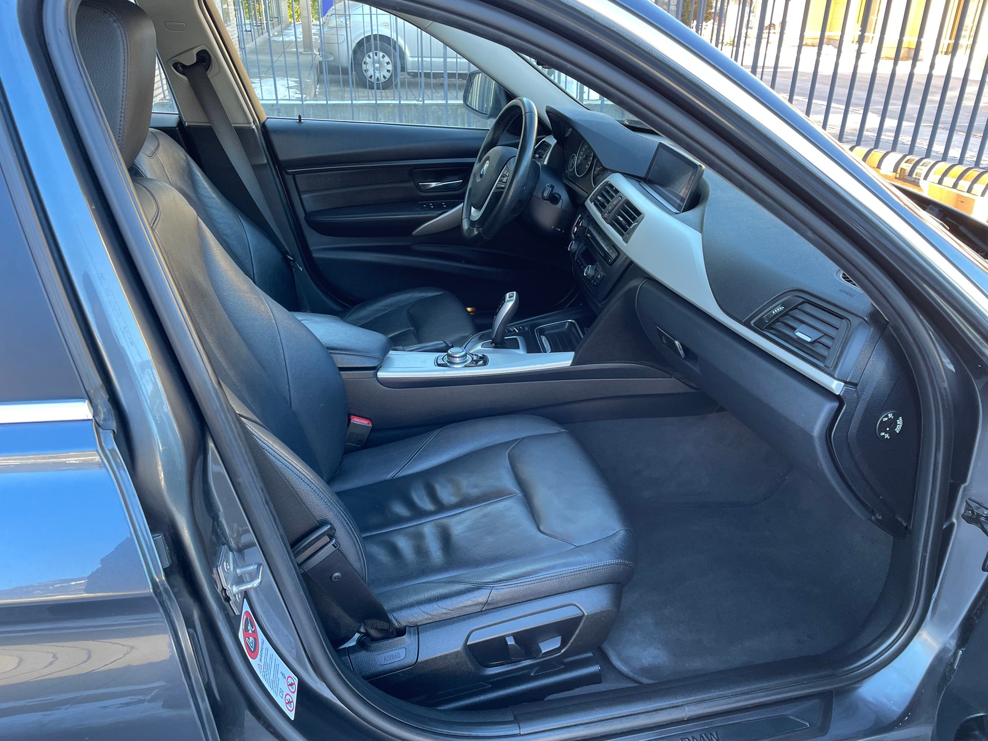 BMW 320d xDrive Touring Sport Line Steptronic-image-14