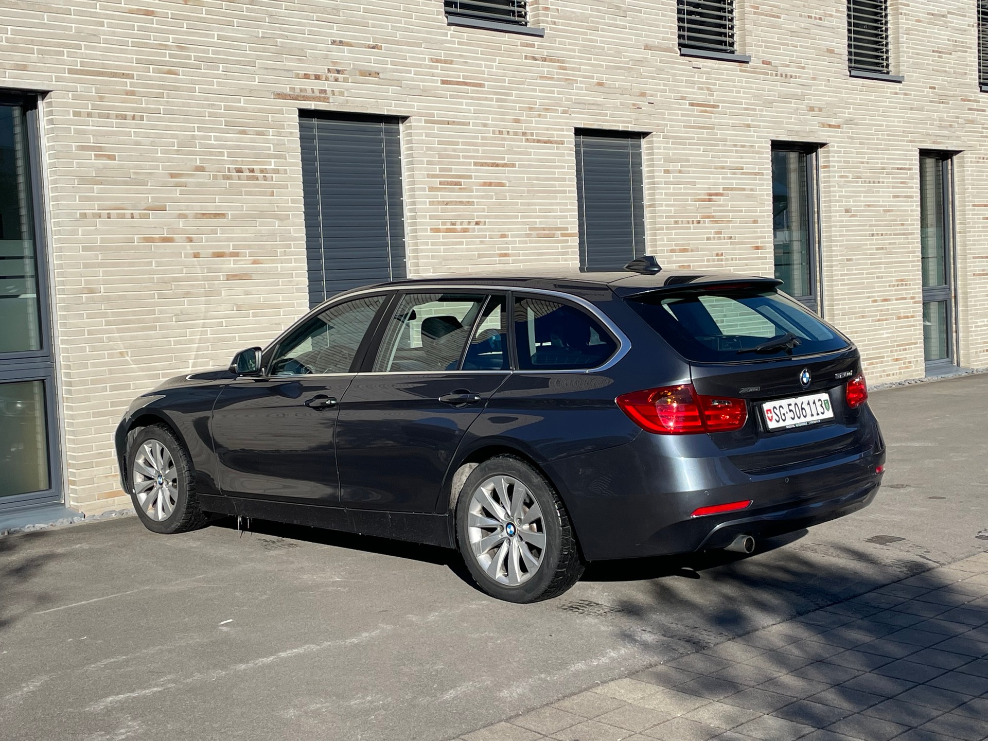 BMW 320d xDrive Touring Sport Line Steptronic-image-12