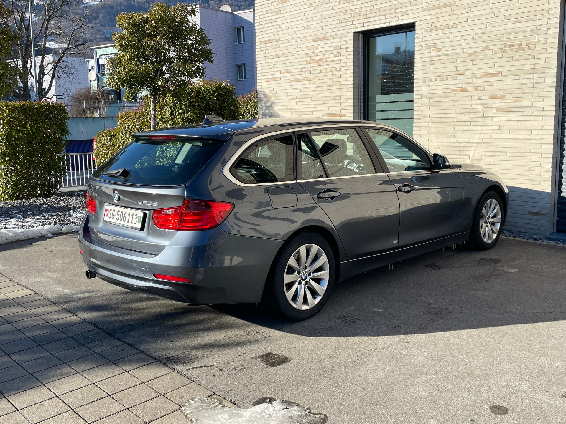 BMW 320d xDrive Touring Sport Line Steptronic-image-9