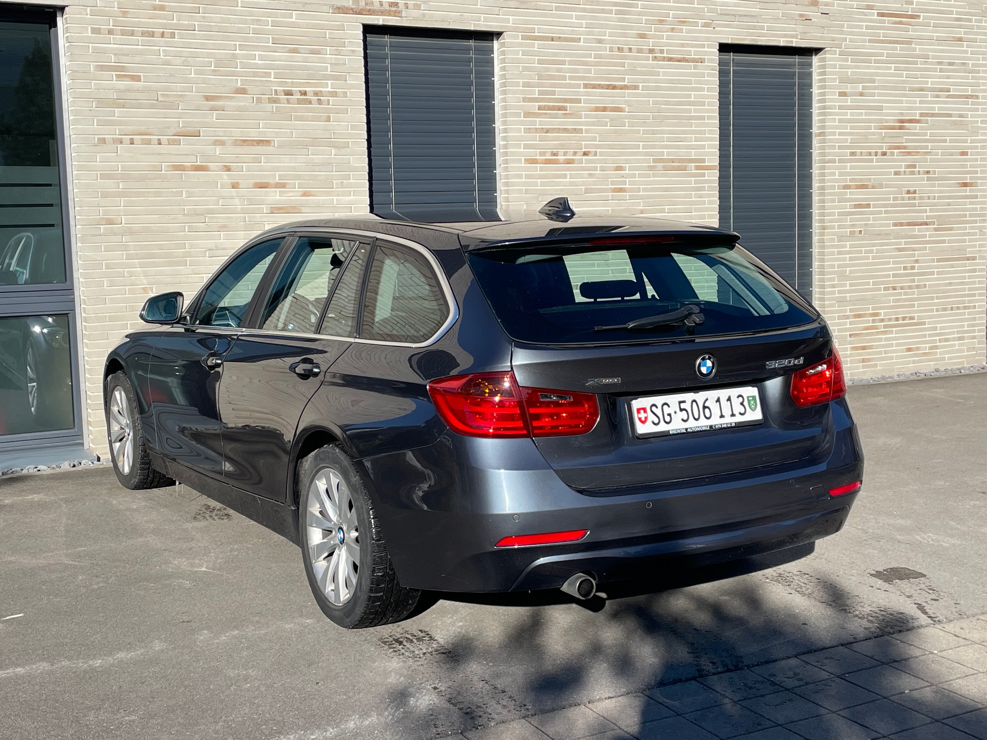 BMW 320d xDrive Touring Sport Line Steptronic-image-10