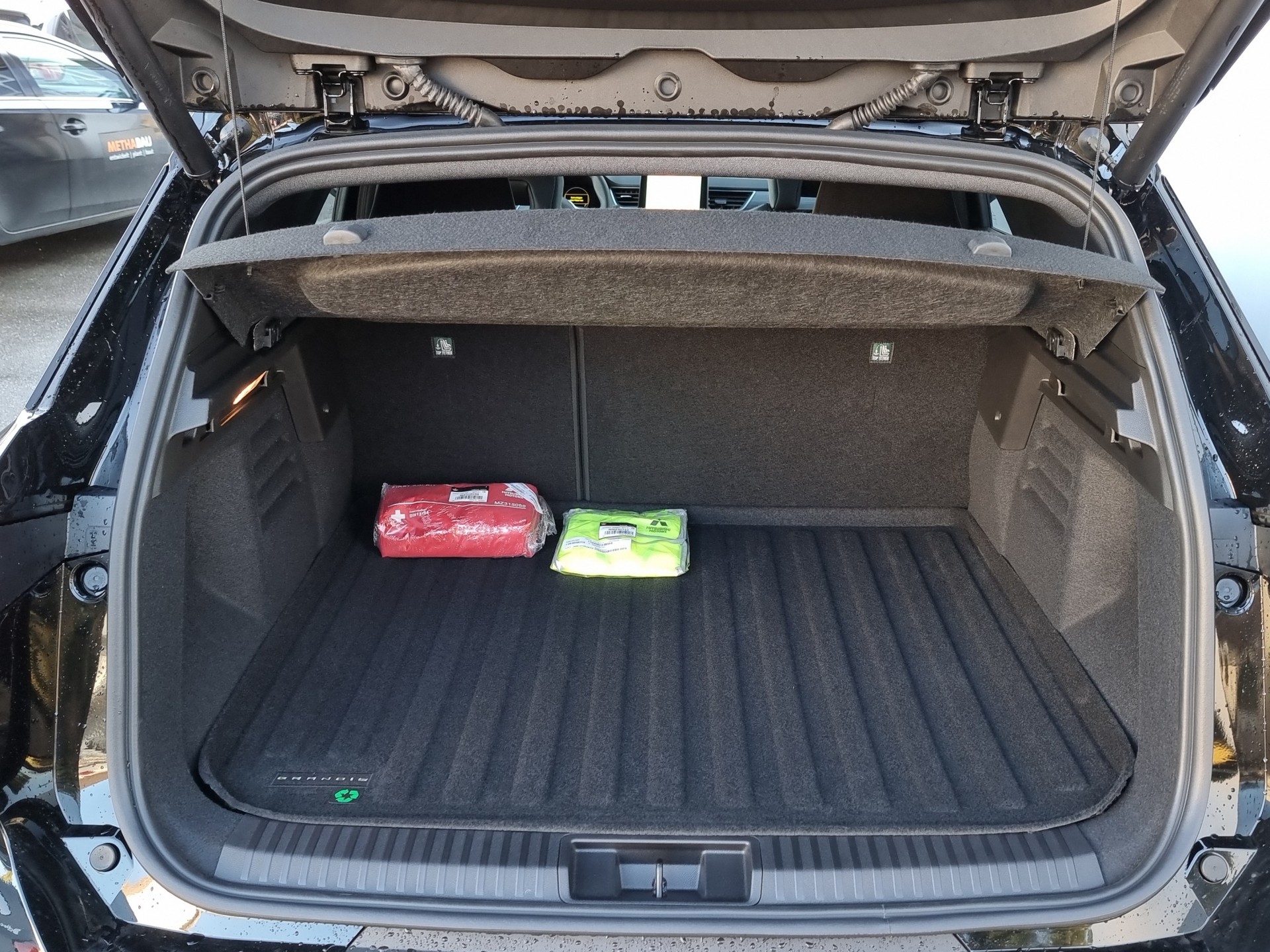 MITSUBISHI Grandis 1.8 HEV Instyle-image-15
