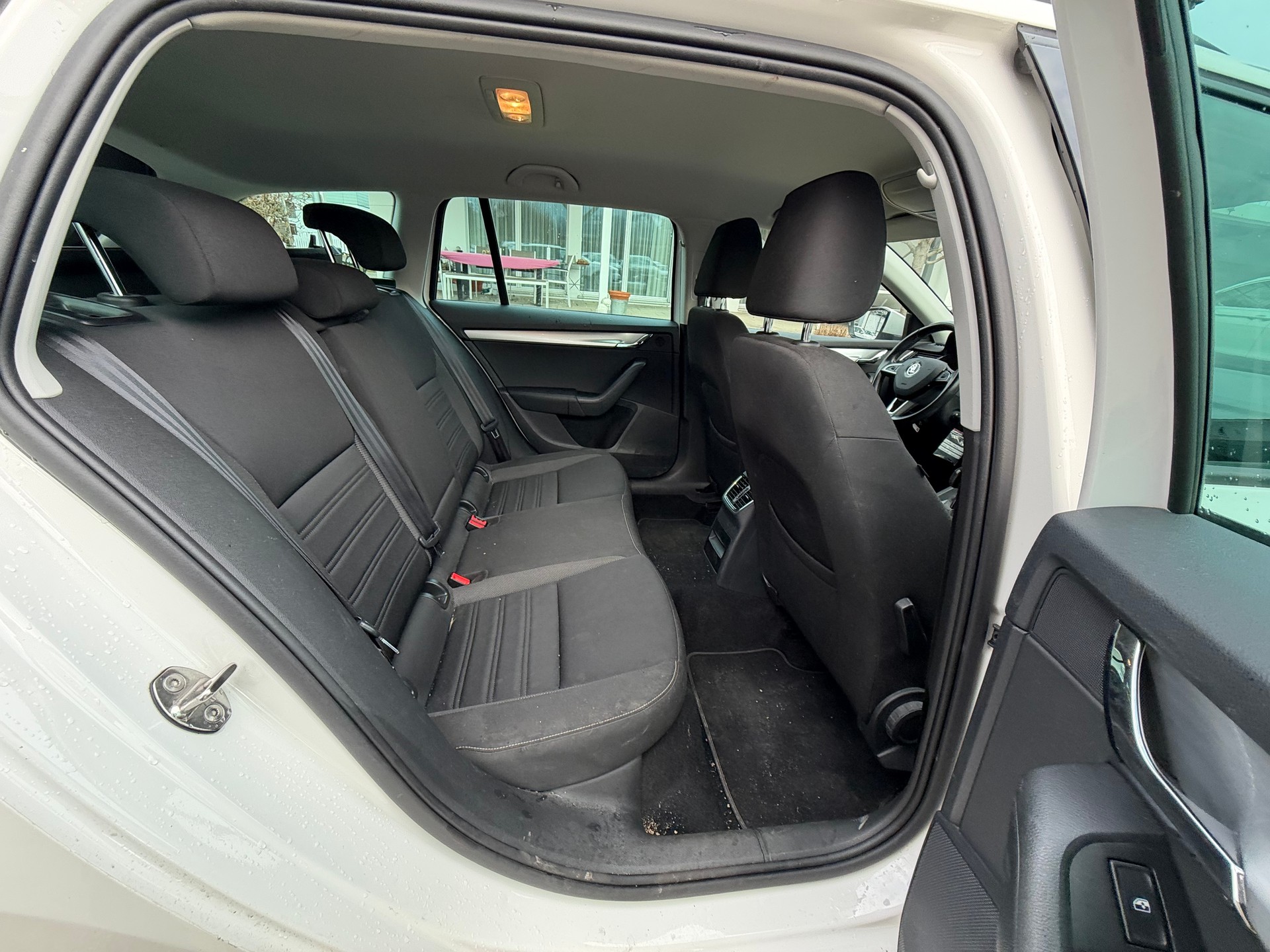 SKODA Octavia Combi 2.0 TDI Ambition 4x4-image-10