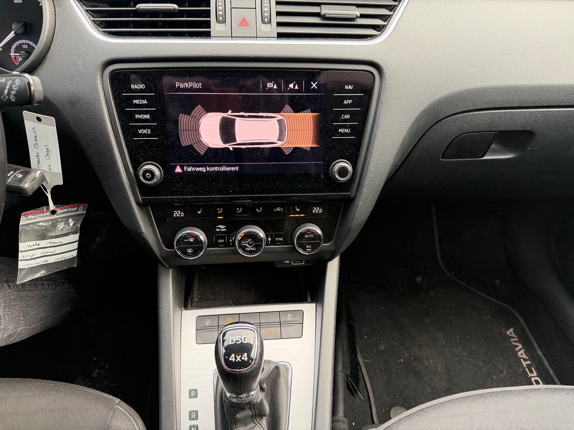 SKODA Octavia Combi 2.0 TDI Ambition 4x4-image-12
