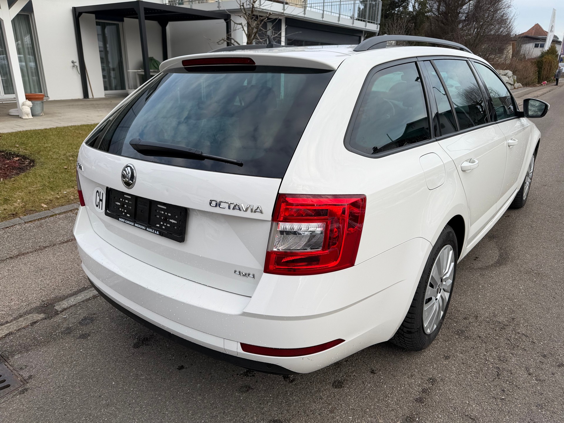SKODA Octavia Combi 2.0 TDI Ambition 4x4-image-5