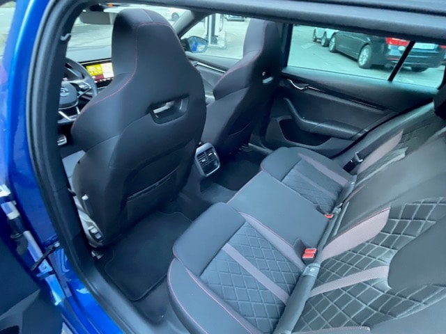 SKODA Octavia Combi 2.0 TSI DSG RS-image-15