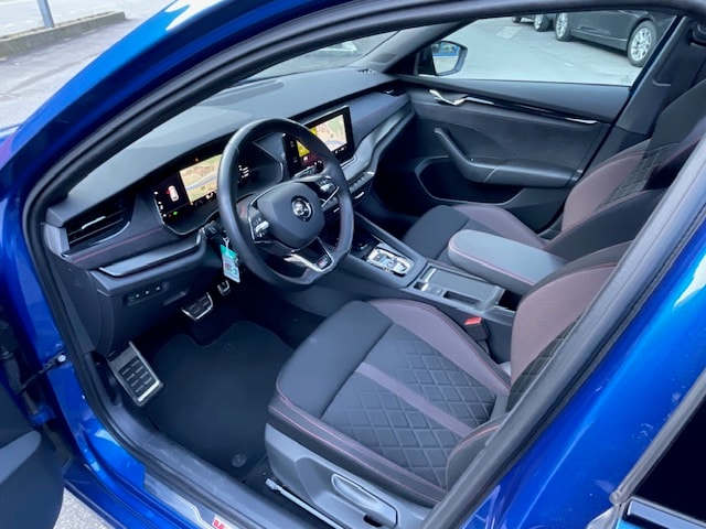SKODA Octavia Combi 2.0 TSI DSG RS-image-9