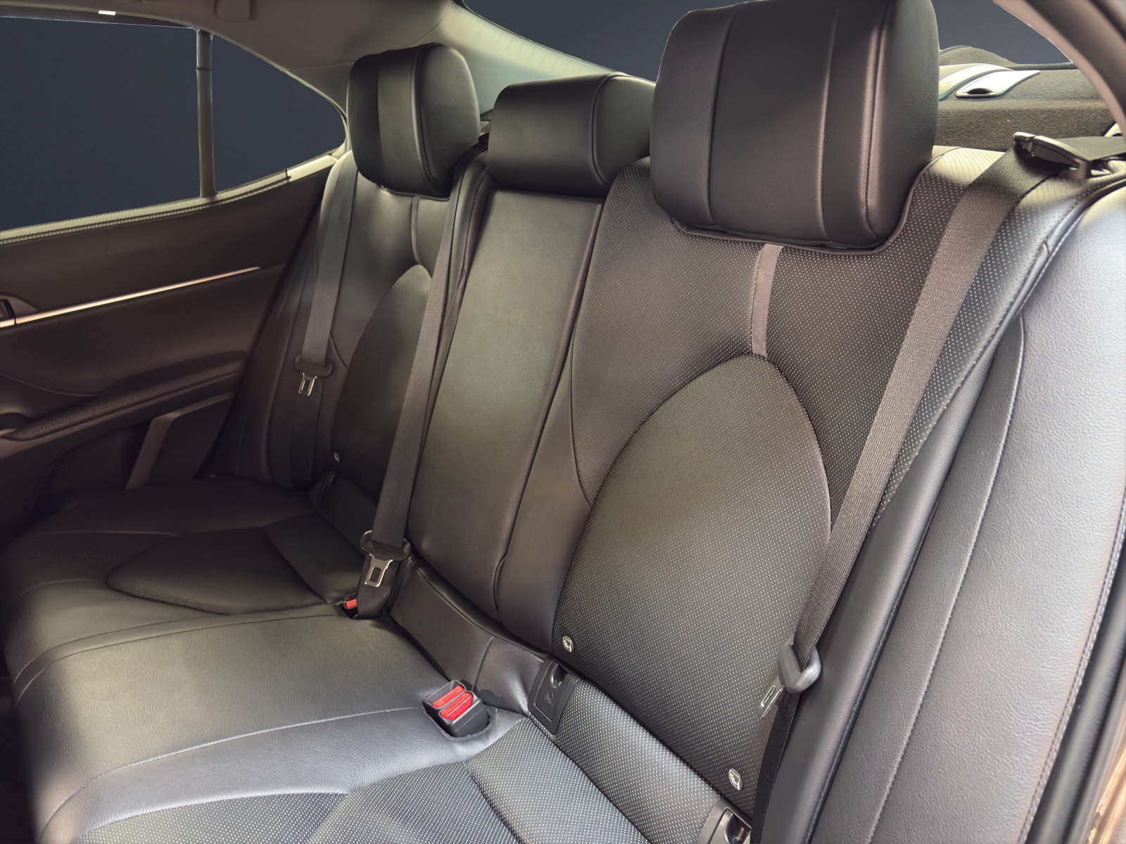 TOYOTA Camry 2.5 HSD e-CVT Prem.-image-17