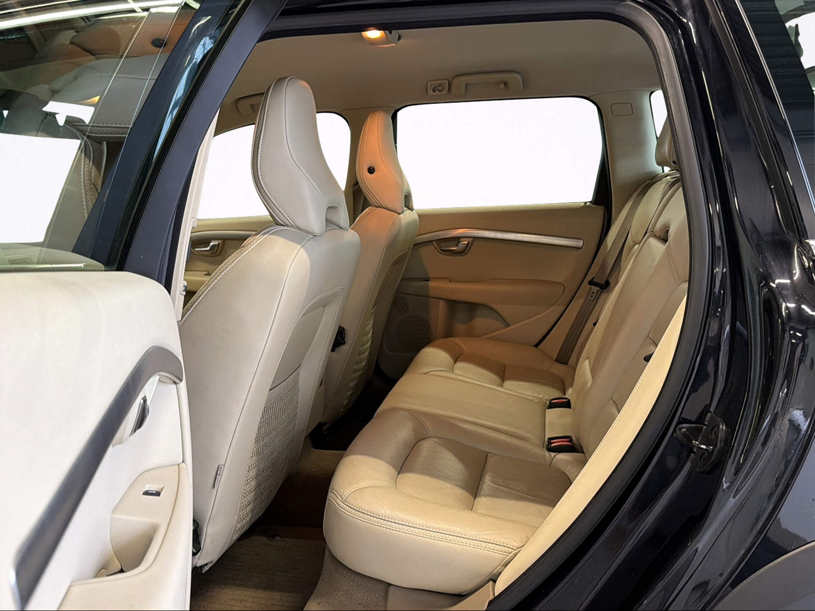 VOLVO XC70 2.4D AWD Momentum Geartronic-image-11