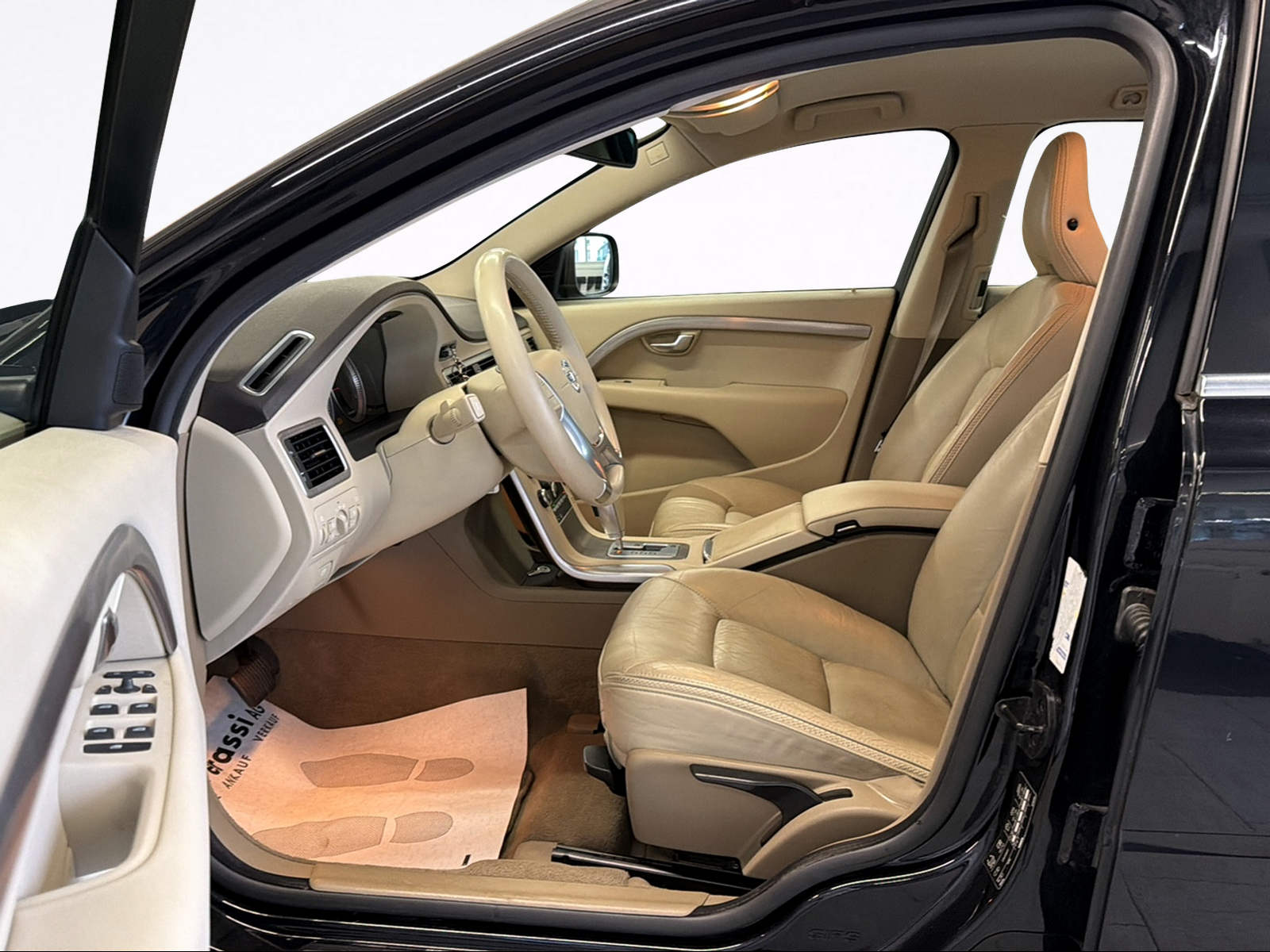 VOLVO XC70 2.4D AWD Momentum Geartronic-image-10
