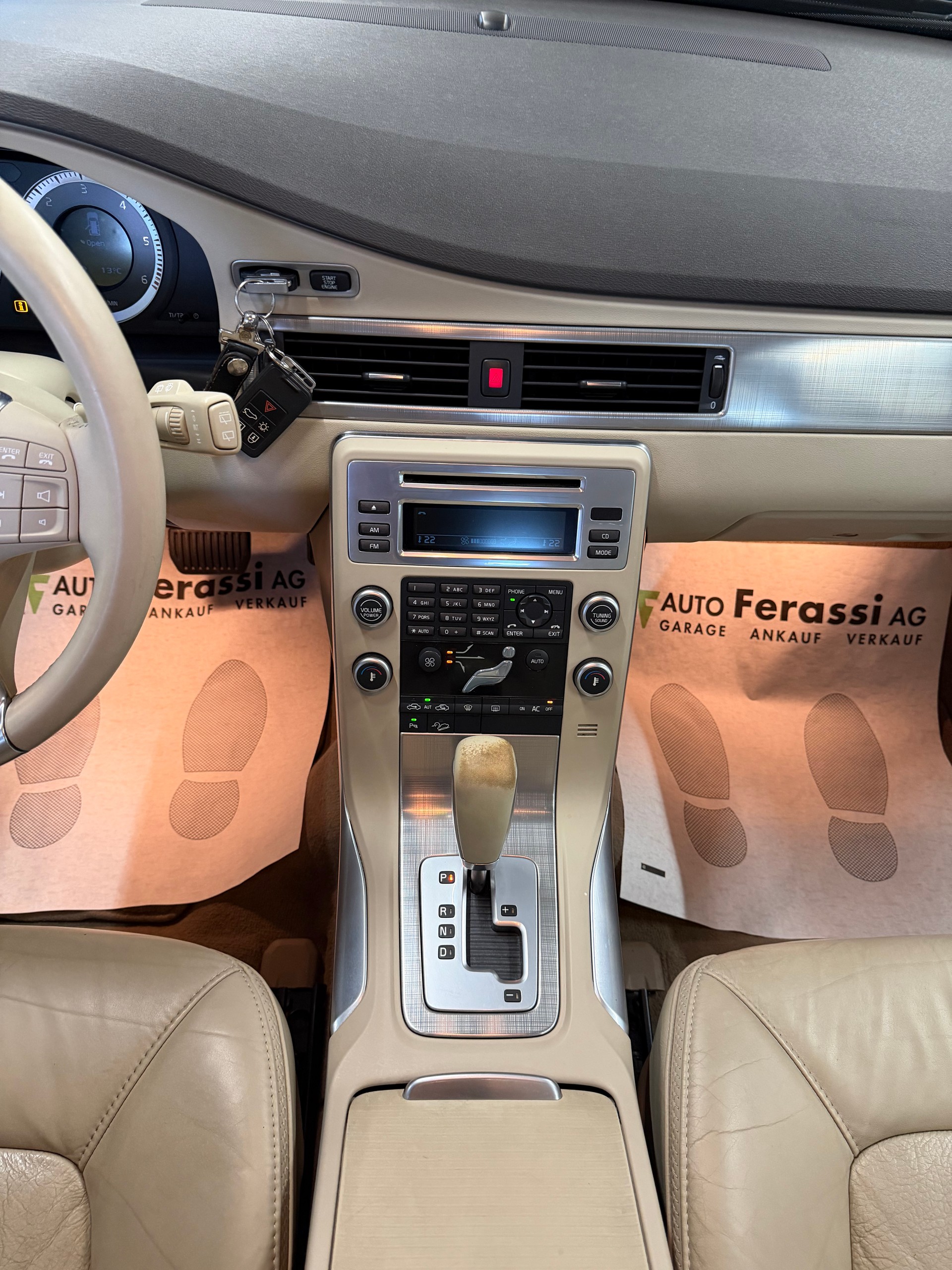 VOLVO XC70 2.4D AWD Momentum Geartronic-image-12
