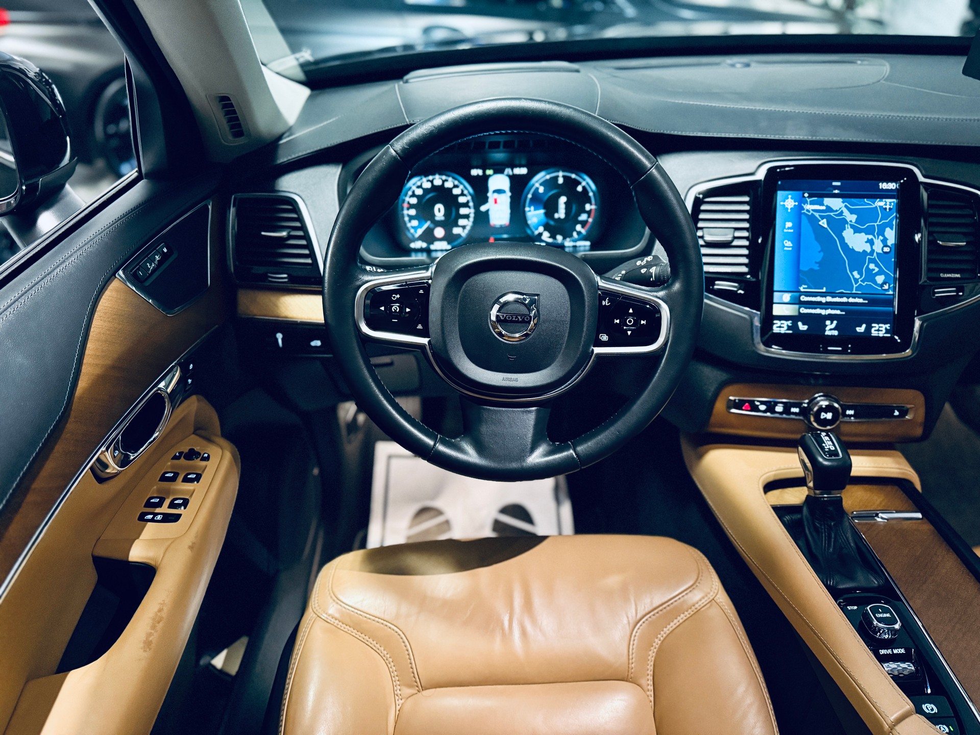VOLVO XC90 D5 AWD Inscription Geartronic-image-8