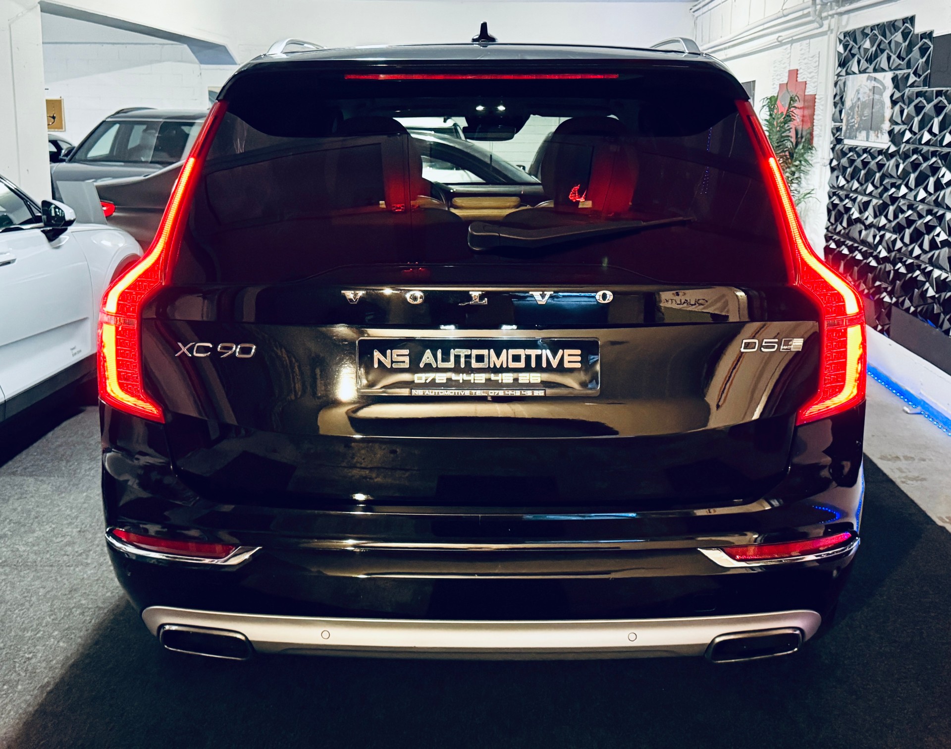 VOLVO XC90 D5 AWD Inscription Geartronic-image-4