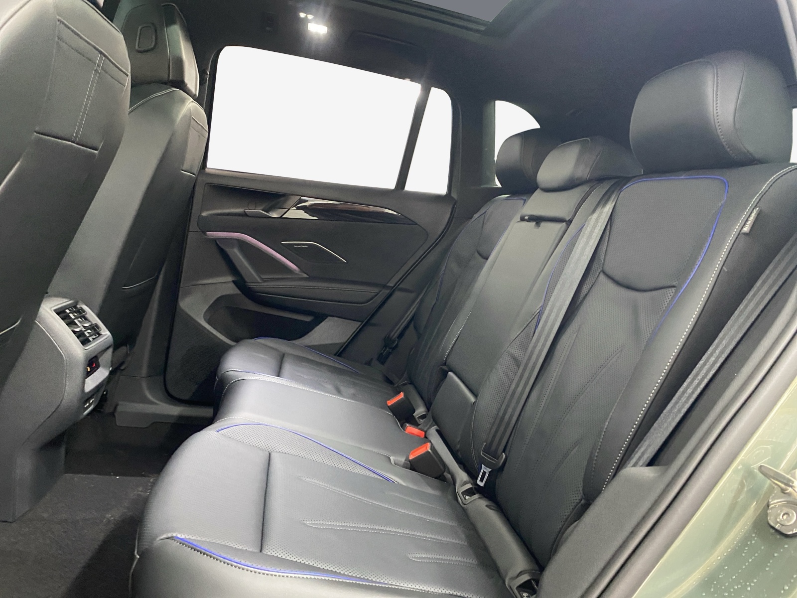 VW Tiguan 2.0 TSI DSG R-Line 4Motion-image-11