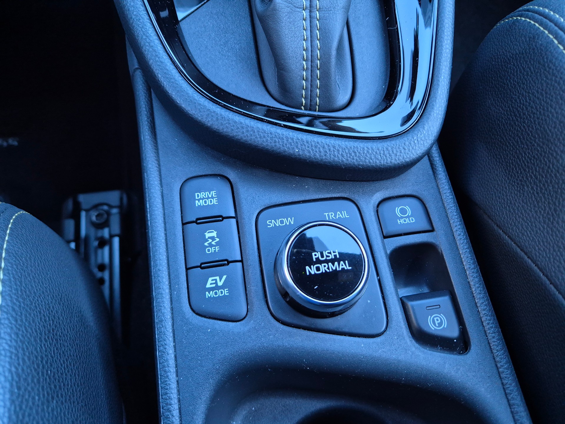 TOYOTA Yaris Cross 1.5 Adventure e-CVT AWDi-image-11