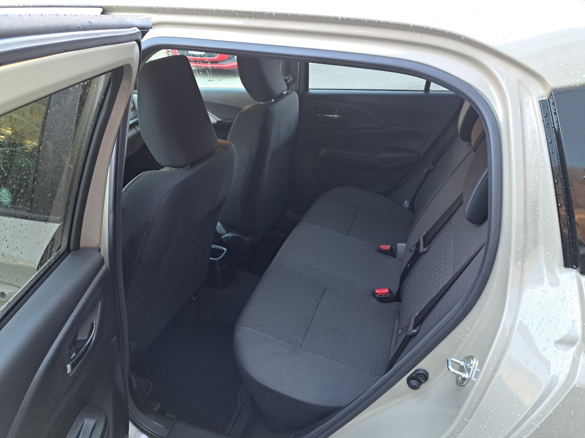 SUZUKI Swift 1.2 Sakura Top Hybrid 4x4-image-9