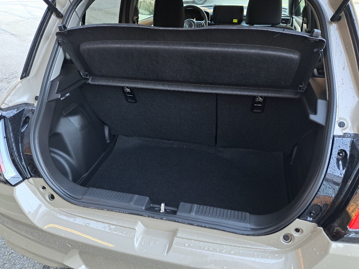 SUZUKI Swift 1.2 Sakura Top Hybrid 4x4-image-10