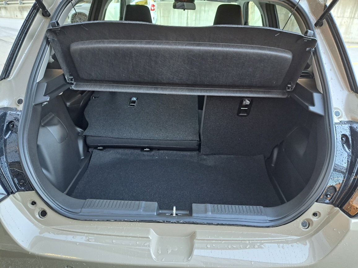 SUZUKI Swift 1.2 Sakura Top Hybrid 4x4-image-11