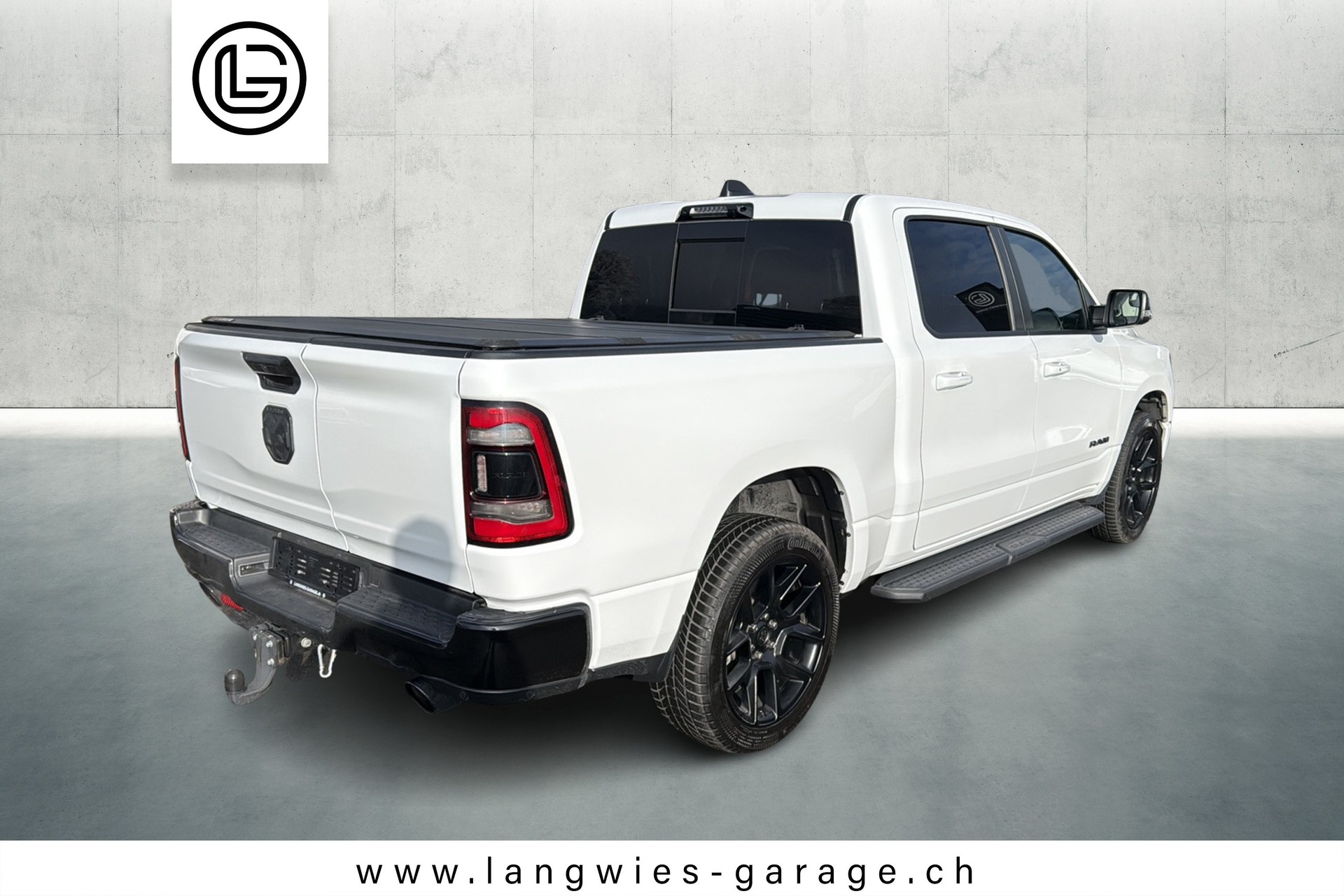 DODGE RAM 1500 Sport-showroom-element-3