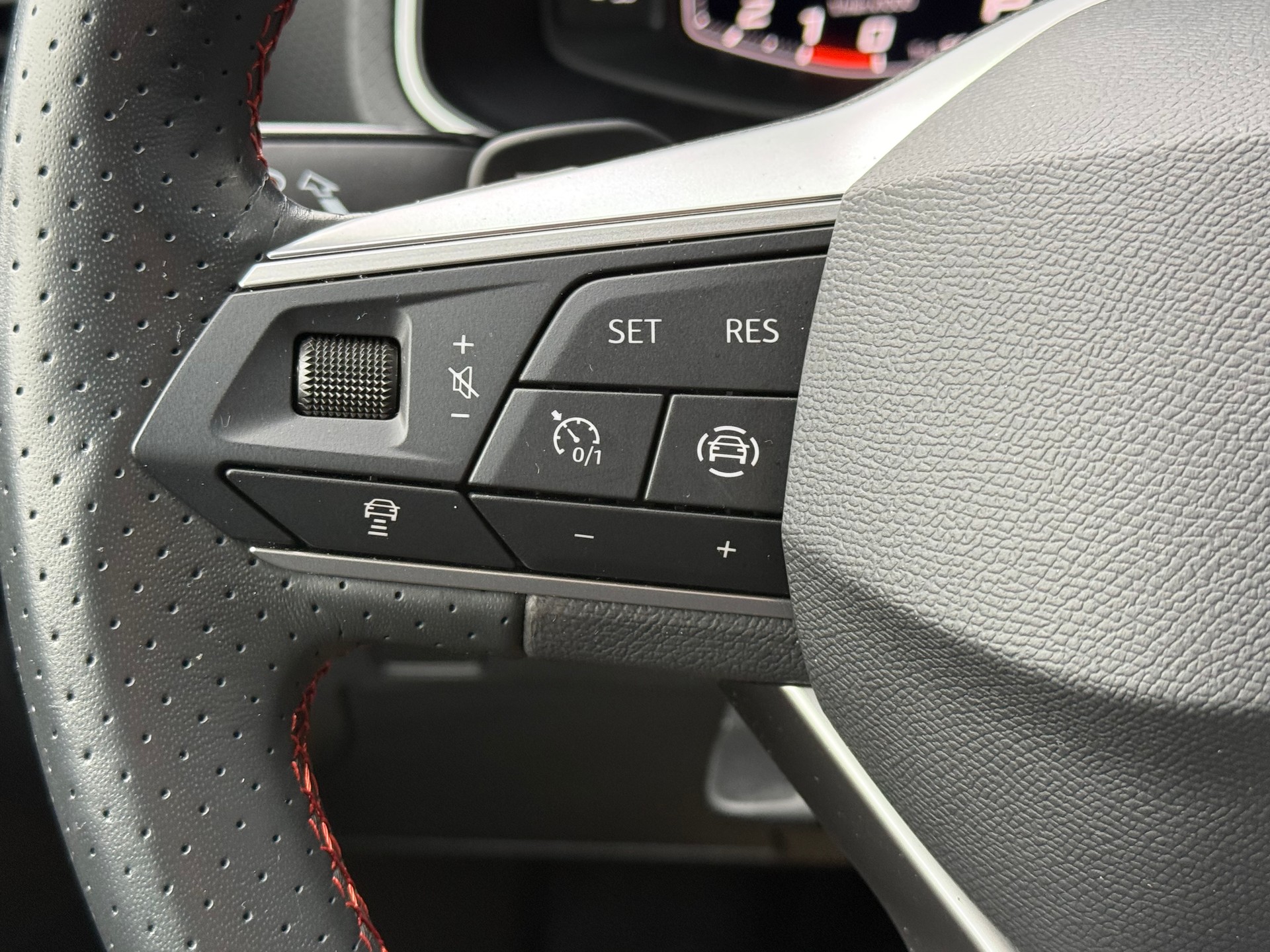 SEAT Ibiza 1.0 EcoTSI FR DSG °° Nardograu°° °° ANNIVERSARY Limited Edition °°-image-17