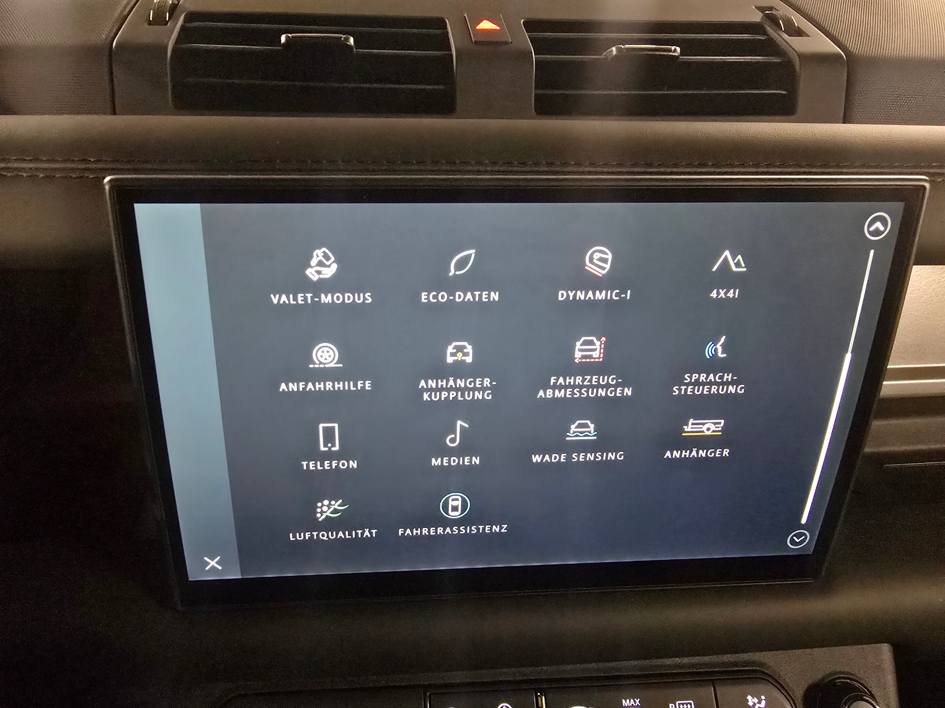 LAND ROVER Defender 110 635 V8 4.4 Octa AT8-image-18