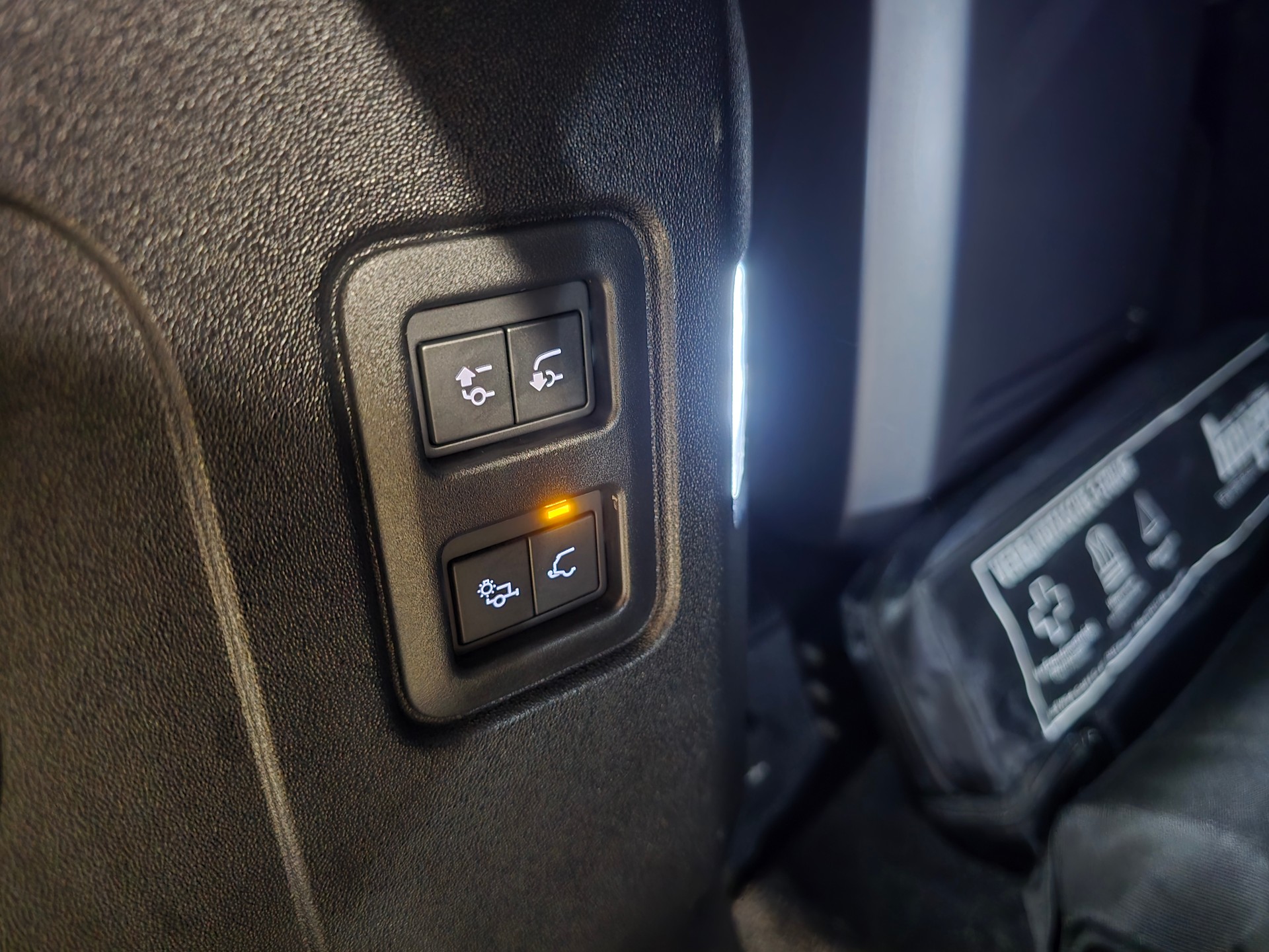 LAND ROVER Defender 110 635 V8 4.4 Octa AT8-image-28