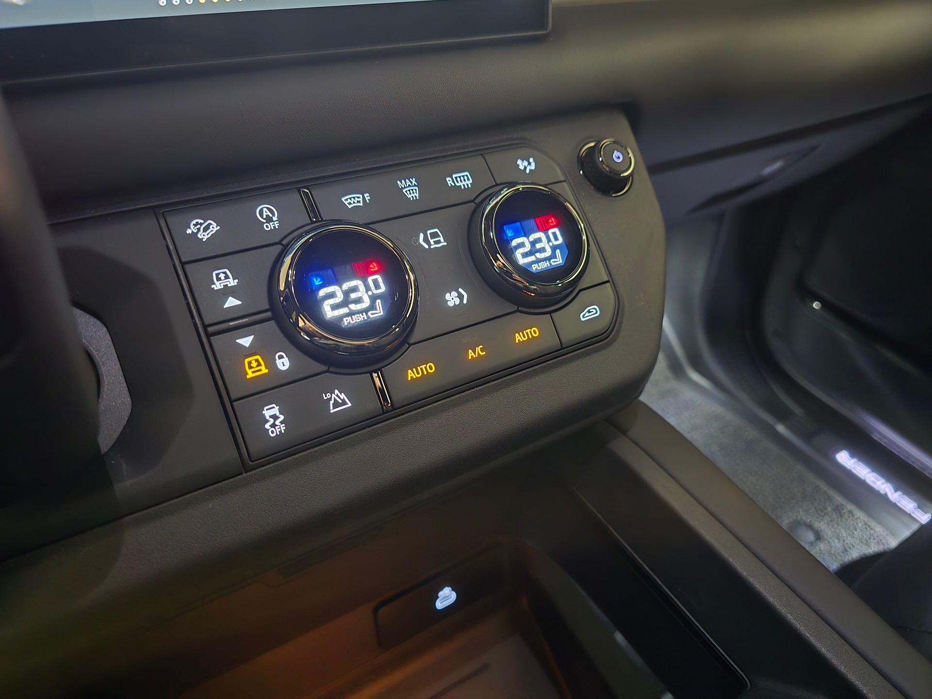 LAND ROVER Defender 110 635 V8 4.4 Octa AT8-image-20