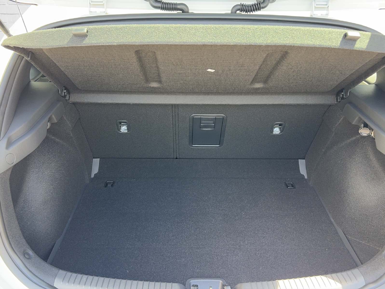 HYUNDAI i30 1.5 T-GDi Amplia-image-11