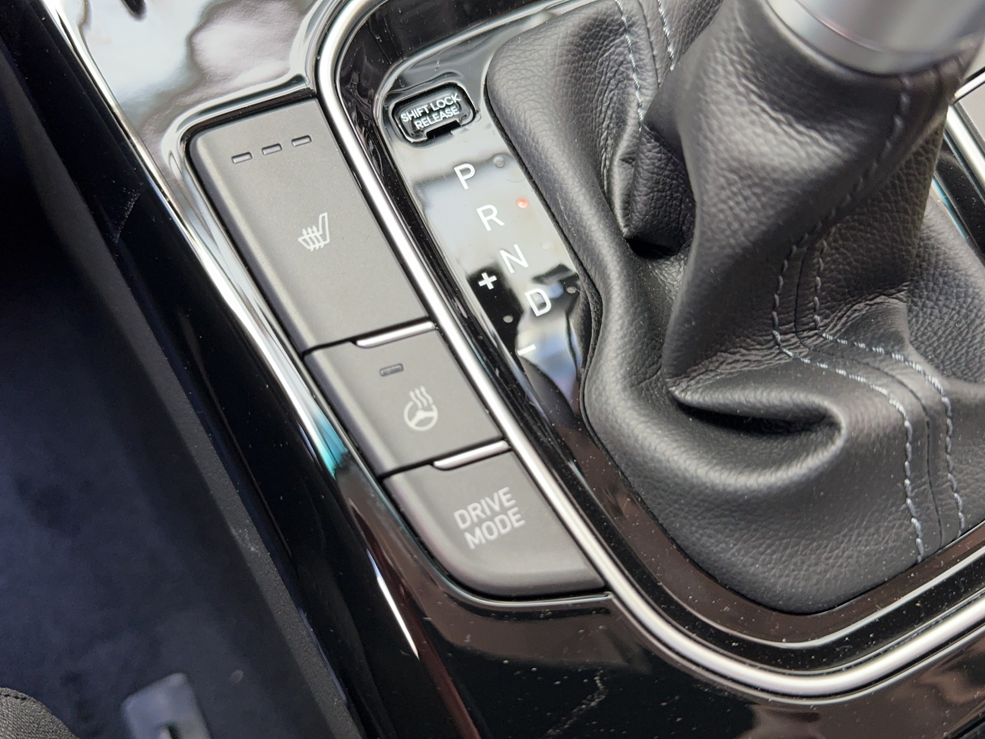 HYUNDAI i30 1.5 T-GDi Amplia-image-10