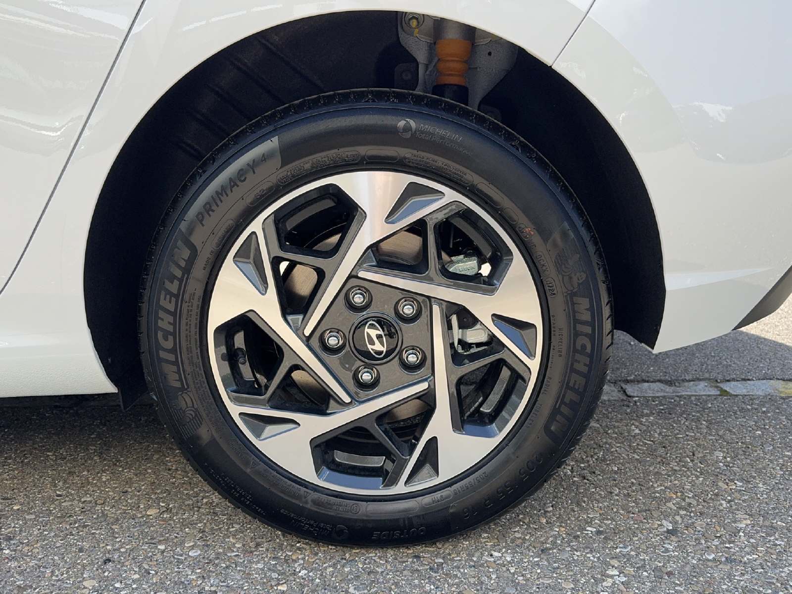 HYUNDAI i30 1.5 T-GDi Amplia-image-12