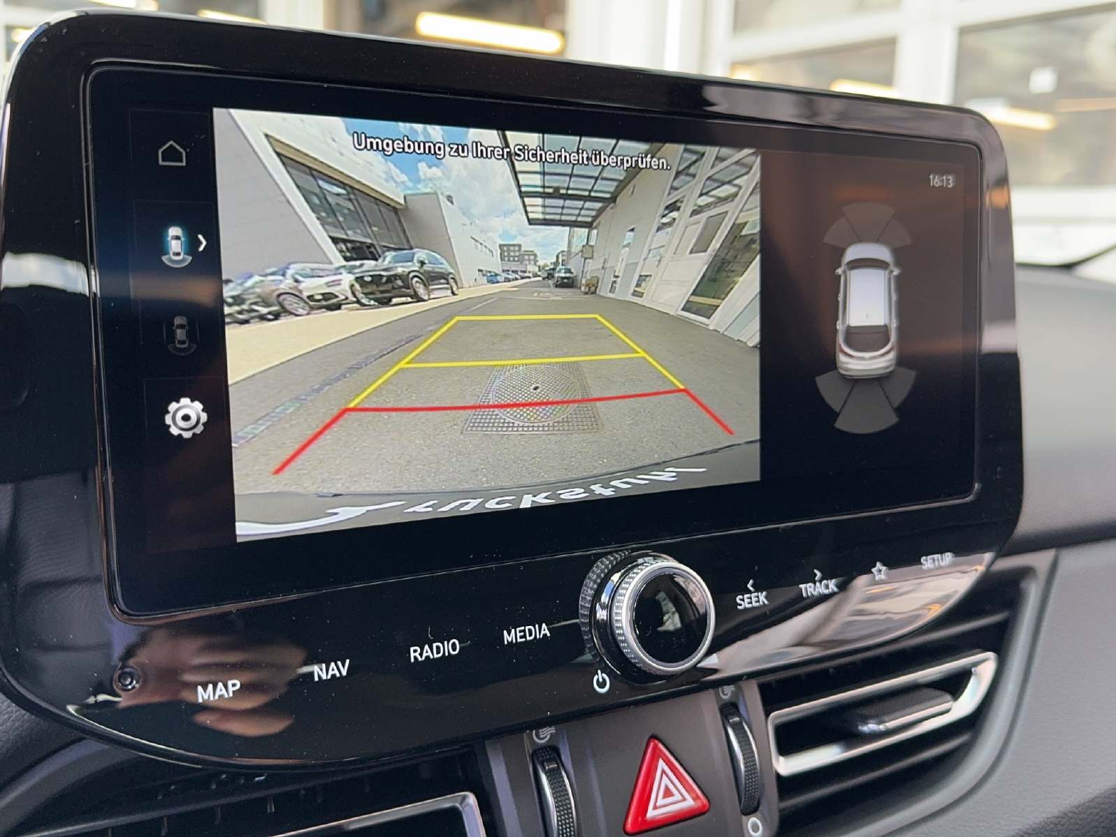 HYUNDAI i30 1.5 T-GDi Amplia-image-9