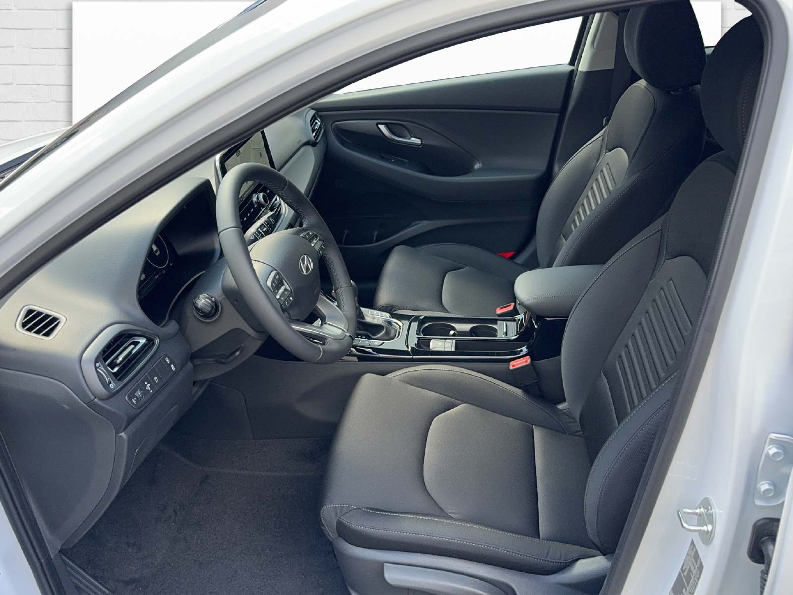 HYUNDAI i30 1.5 T-GDi Amplia-image-5