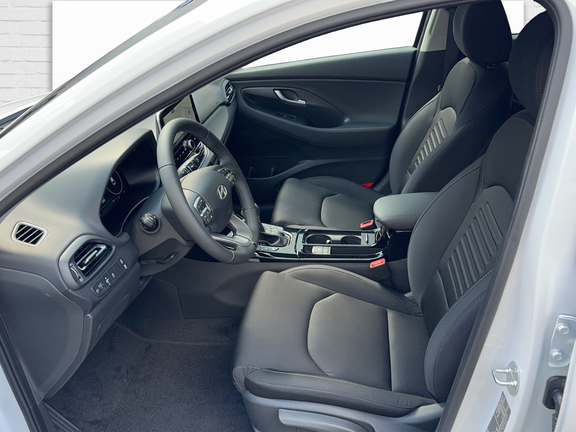 HYUNDAI i30 1.5 T-GDi Amplia-image-5