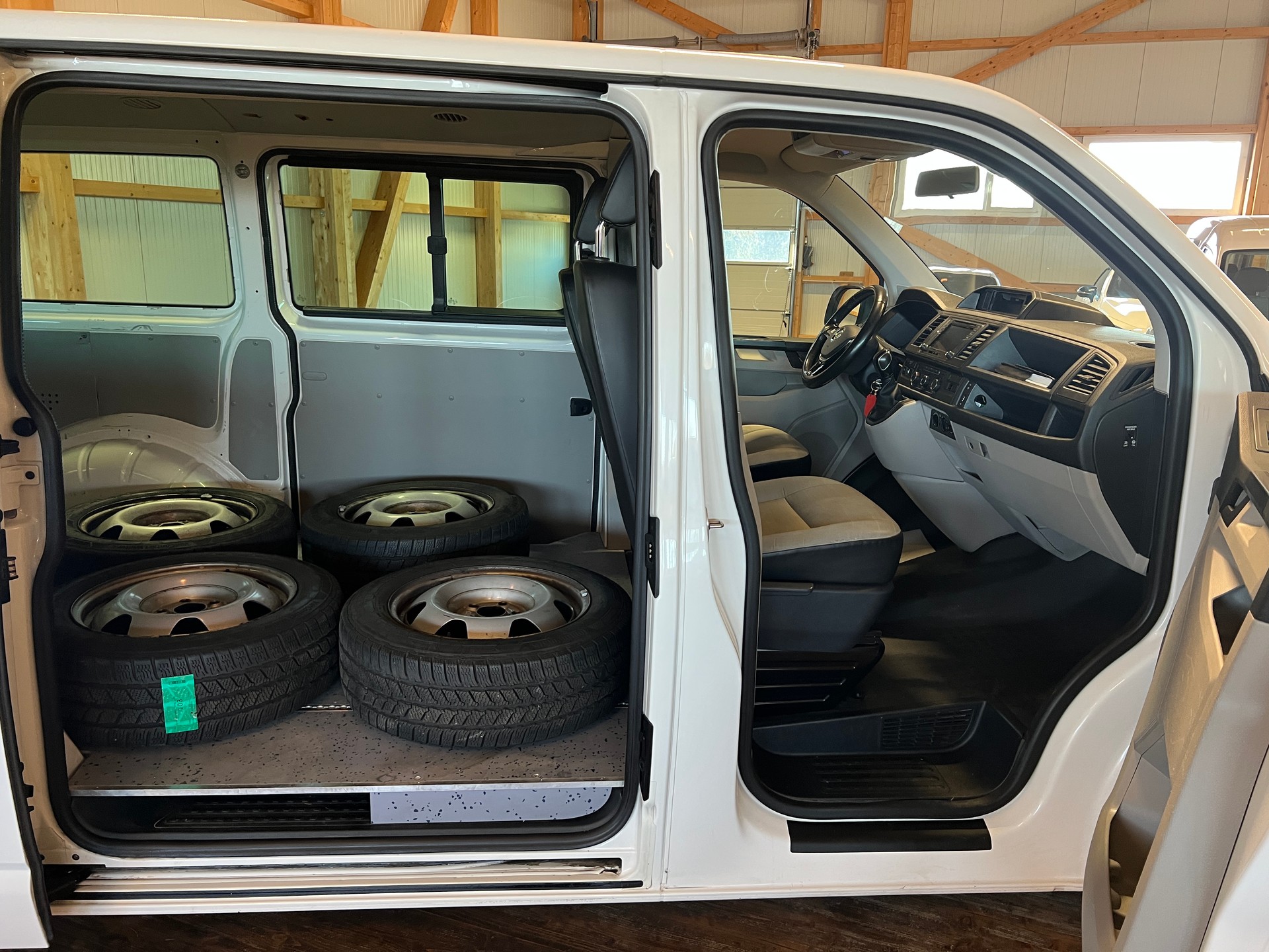 VW T6 2.0 TDI 4Motion DSG-image-12