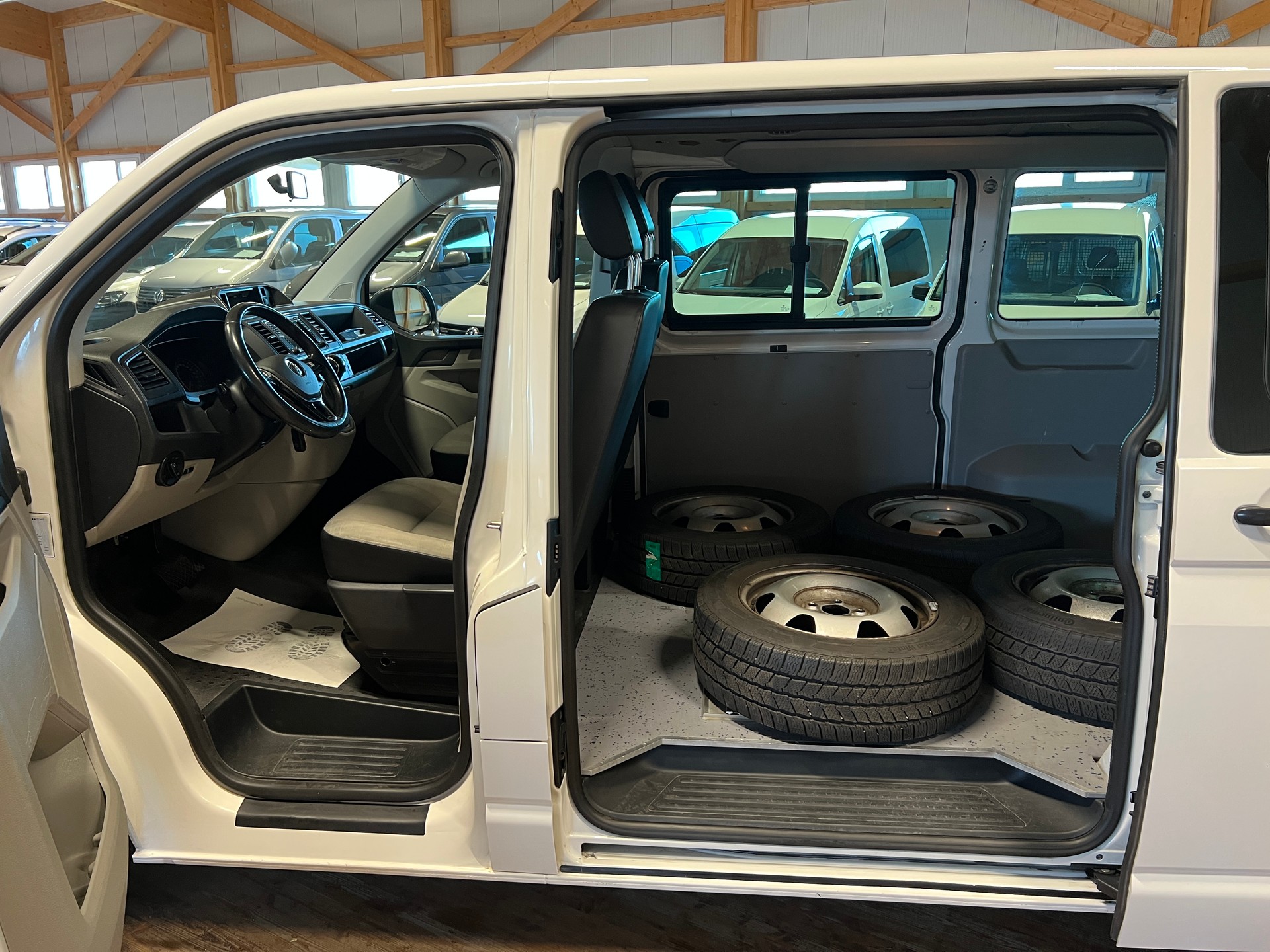 VW T6 2.0 TDI 4Motion DSG-image-9