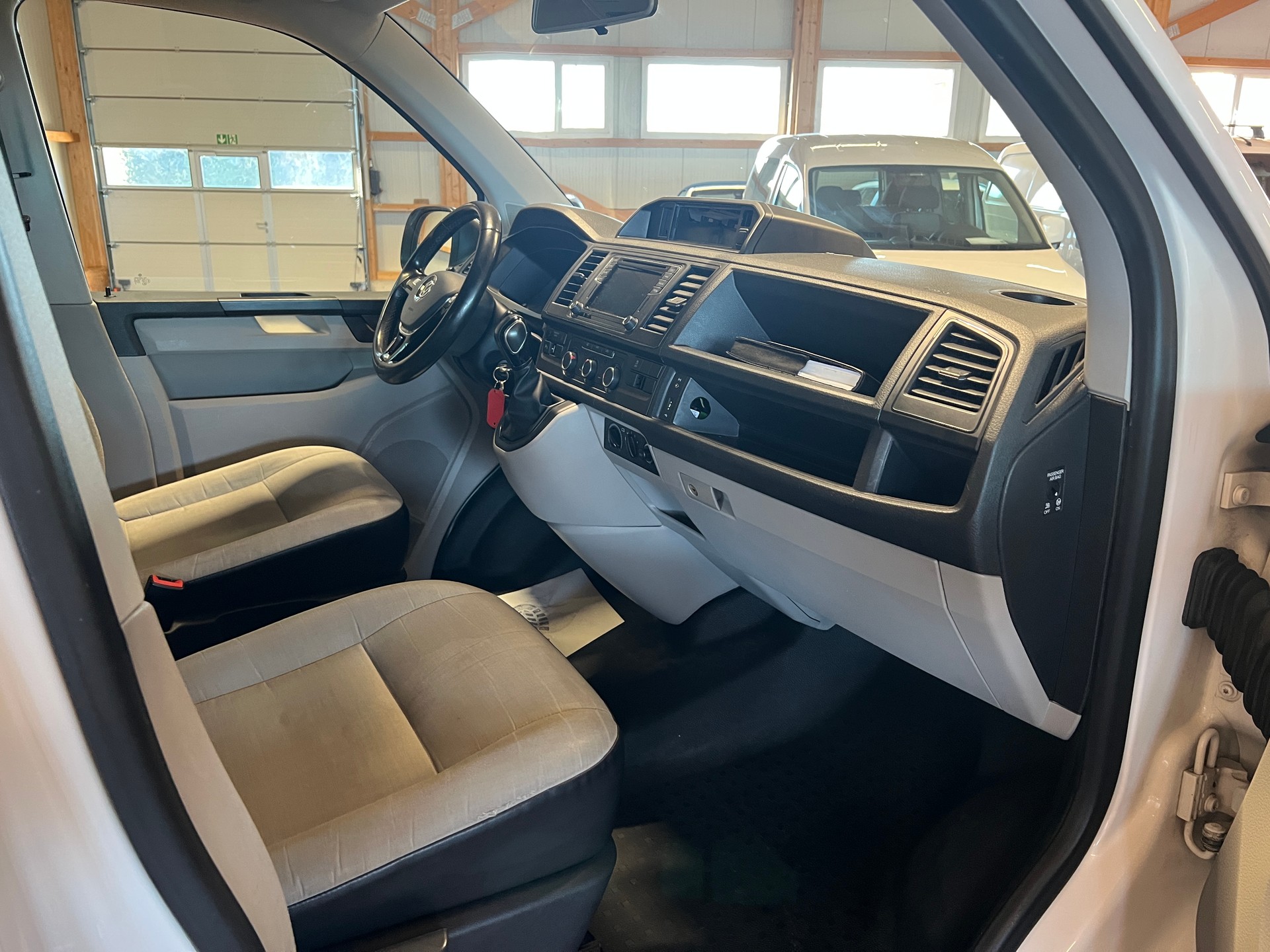 VW T6 2.0 TDI 4Motion DSG-image-11
