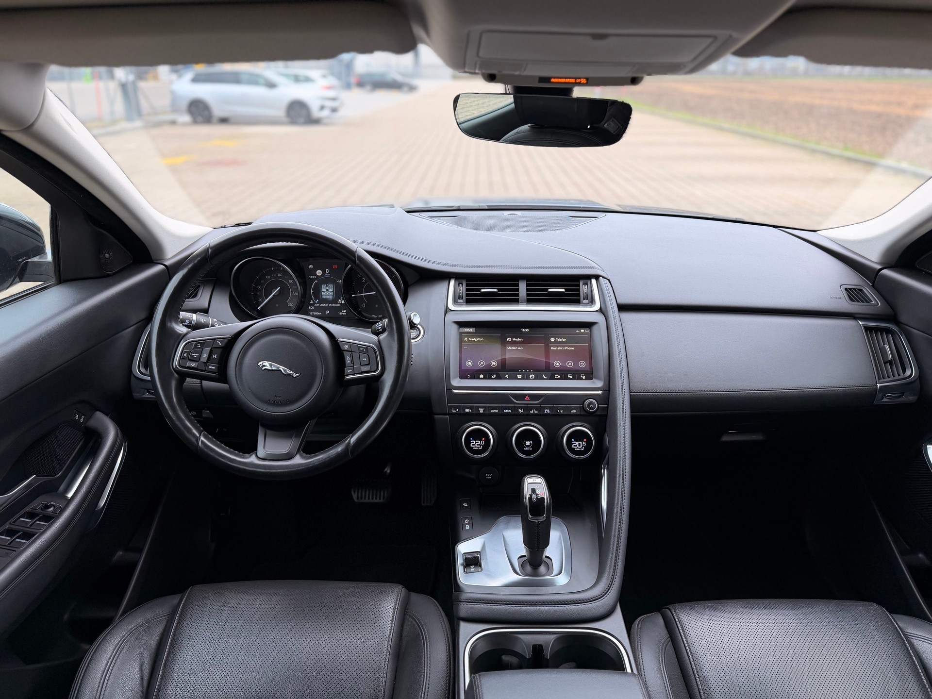 JAGUAR E-Pace 2.0d D150 S AWD Automatik-image-11