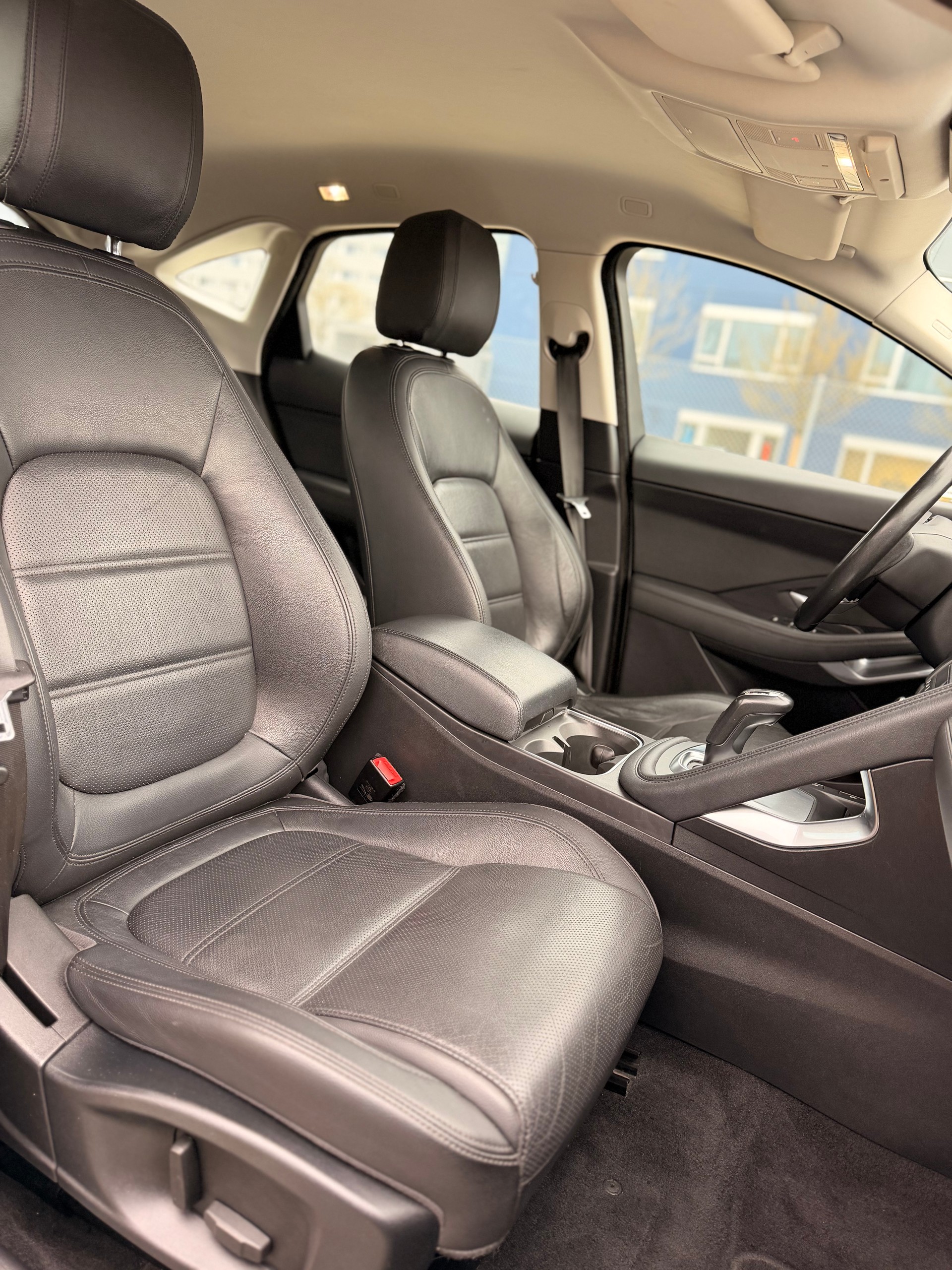 JAGUAR E-Pace 2.0d D150 S AWD Automatik-image-22