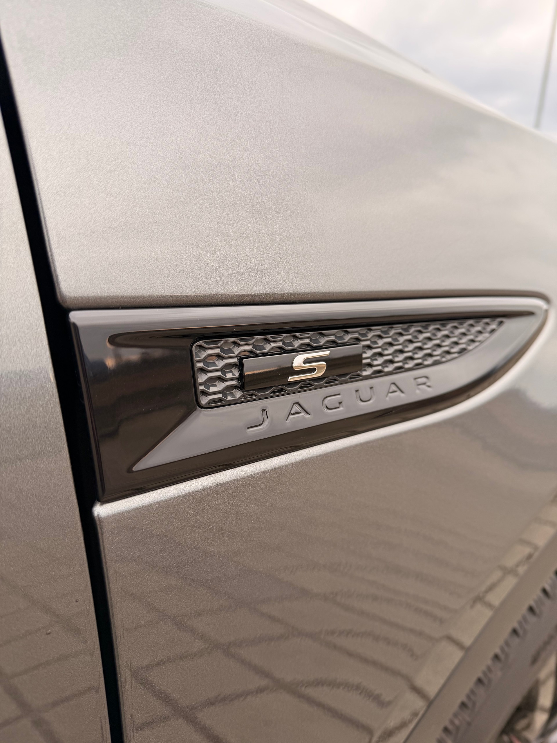 JAGUAR E-Pace 2.0d D150 S AWD Automatik-showroom-element-3