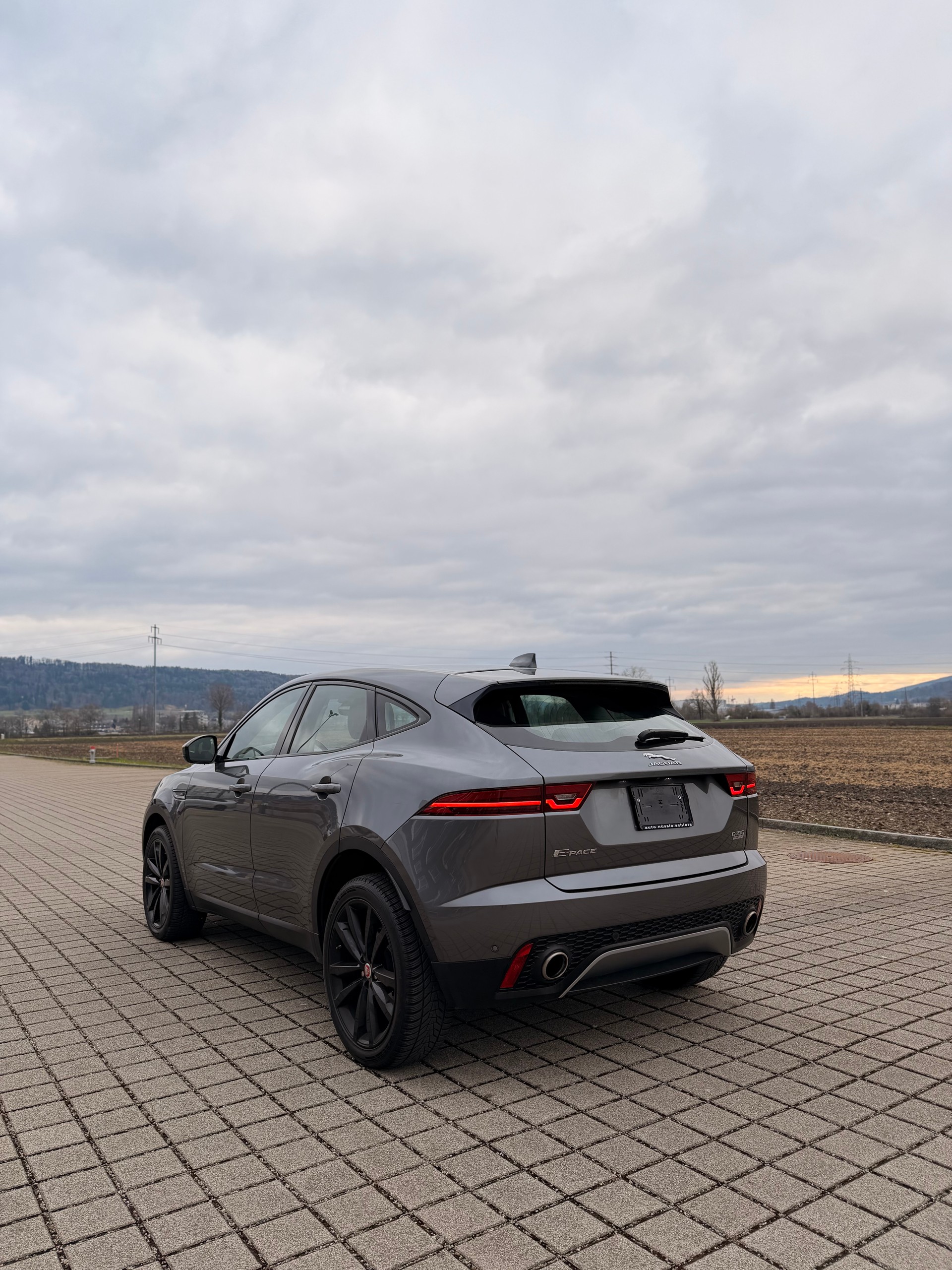 JAGUAR E-Pace 2.0d D150 S AWD Automatik-image-7