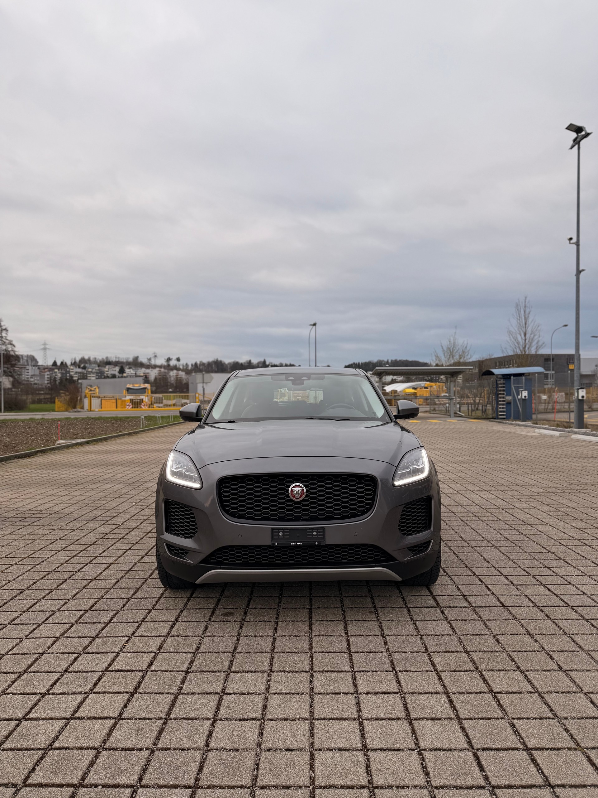 JAGUAR E-Pace 2.0d D150 S AWD Automatik-showroom-element-1