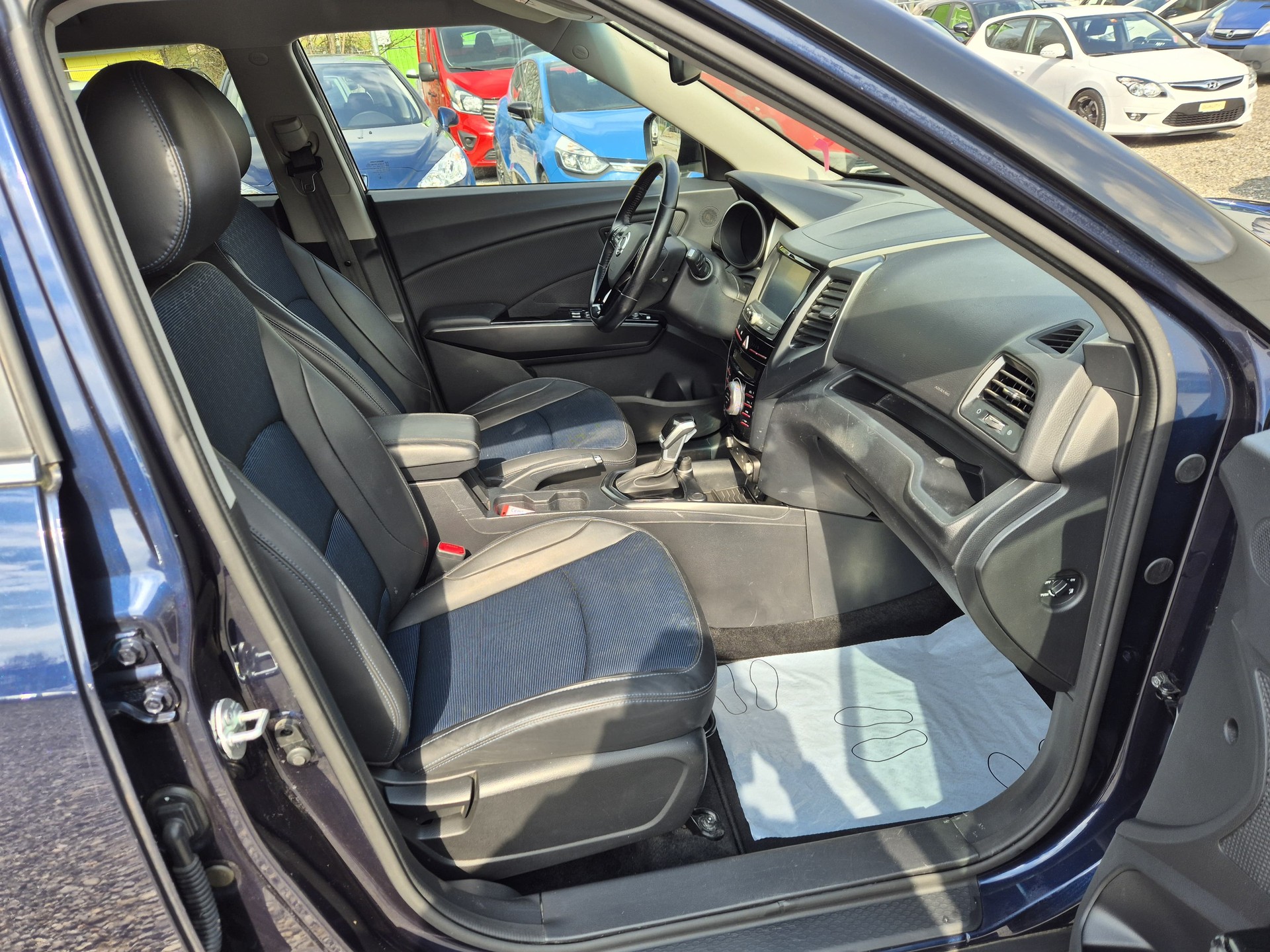 KGM-SsangYong XLV 1.6 eXDi Sapphire 4WD Automatic-image-8