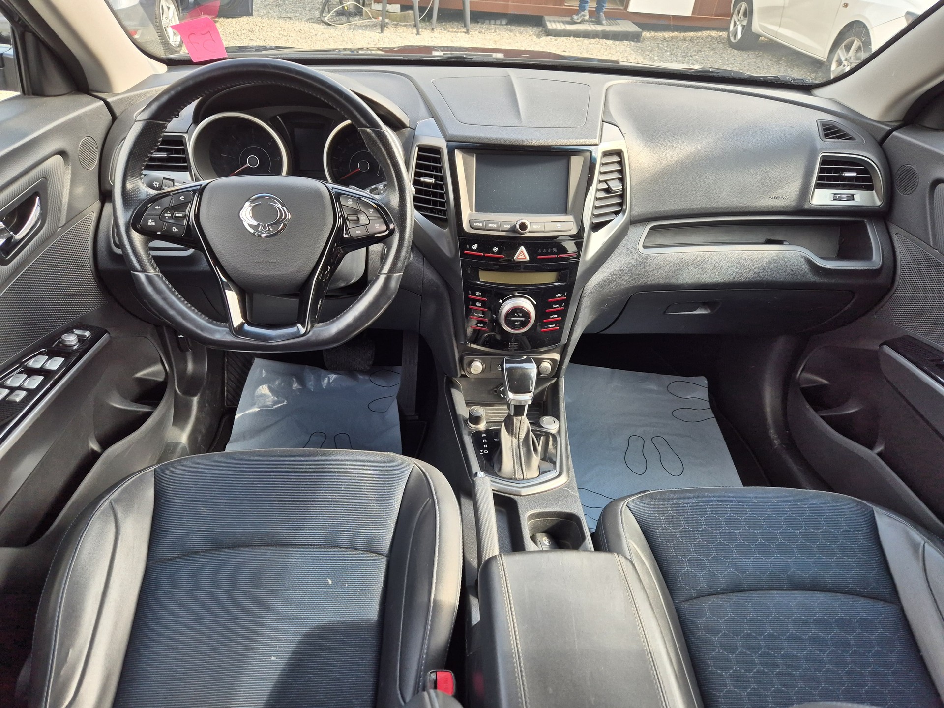 KGM-SsangYong XLV 1.6 eXDi Sapphire 4WD Automatic-image-9