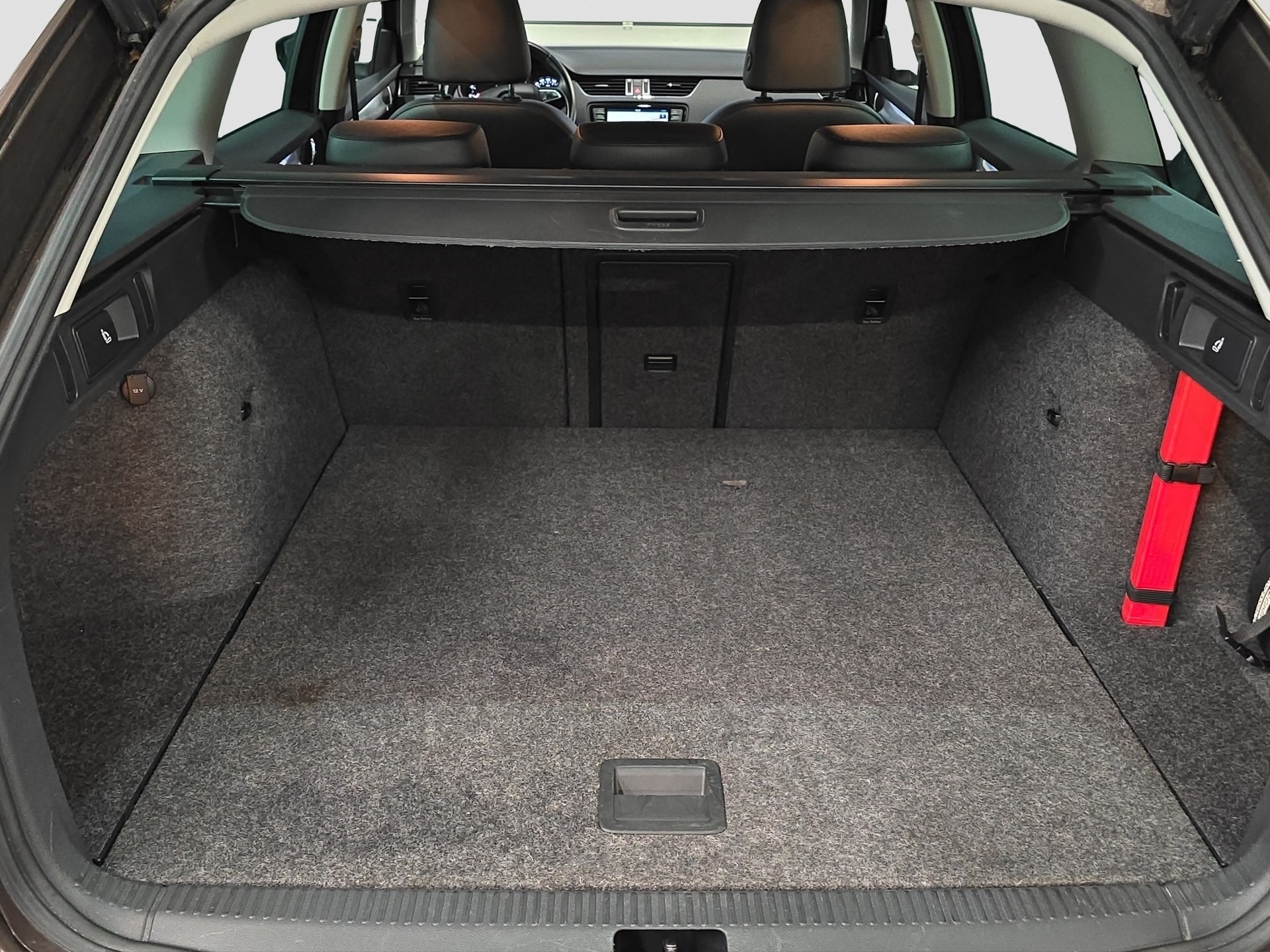 SKODA Octavia Combi 1.8 TSI Elegance 4x4 DSG-image-9