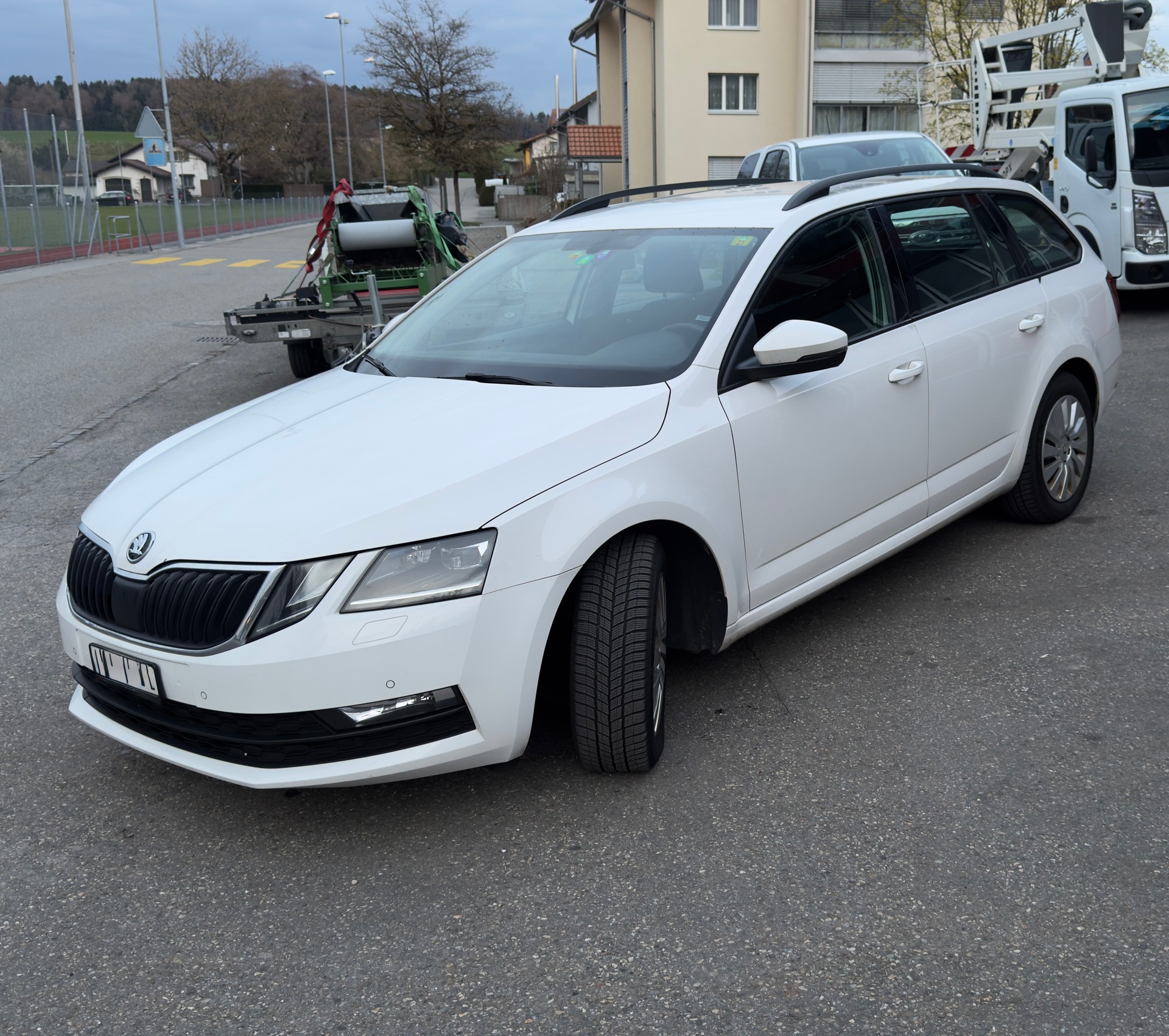 SKODA Octavia Combi 1.6 TDI Ambition DSG-image-12