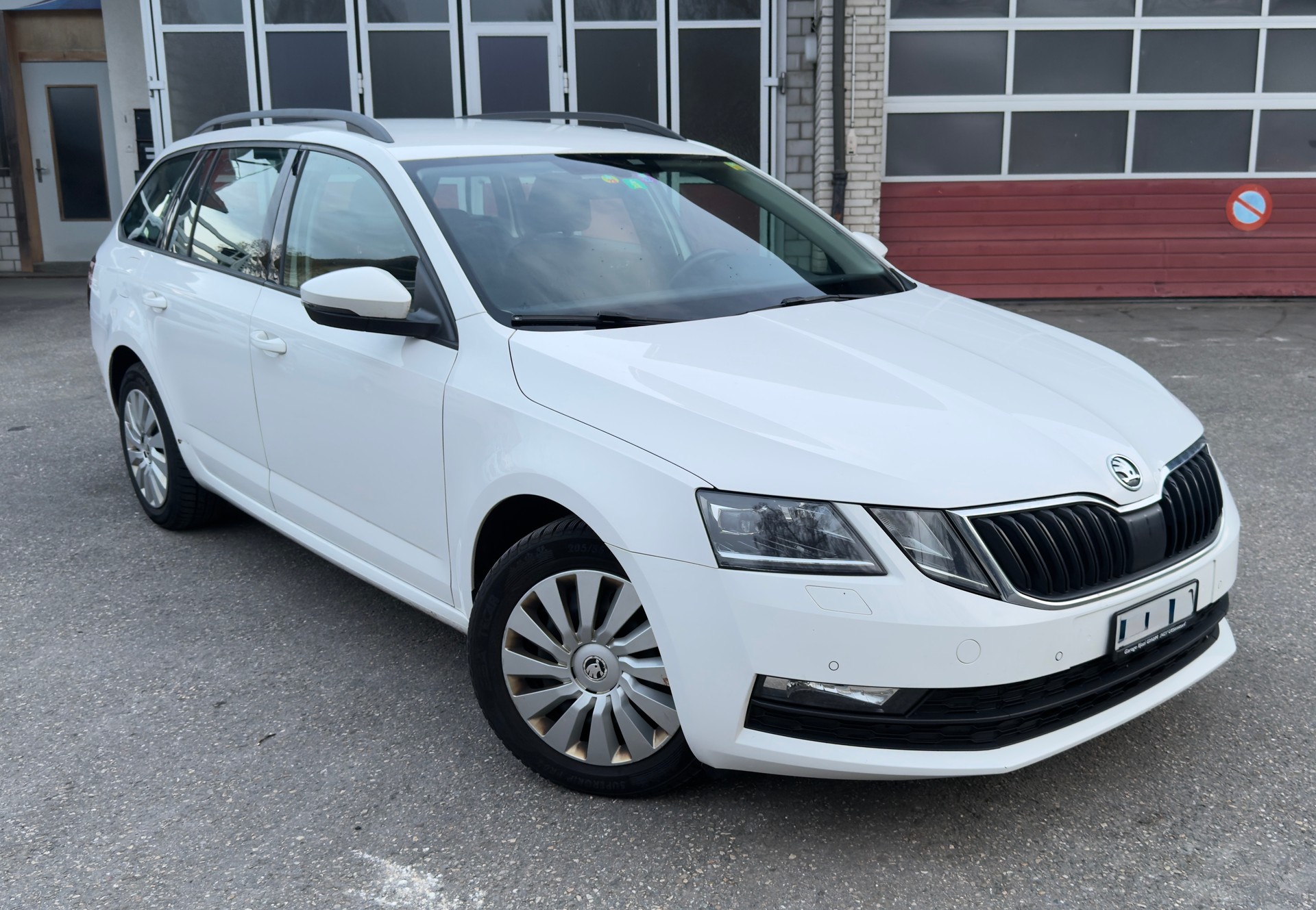 SKODA Octavia Combi 1.6 TDI Ambition DSG-image-8