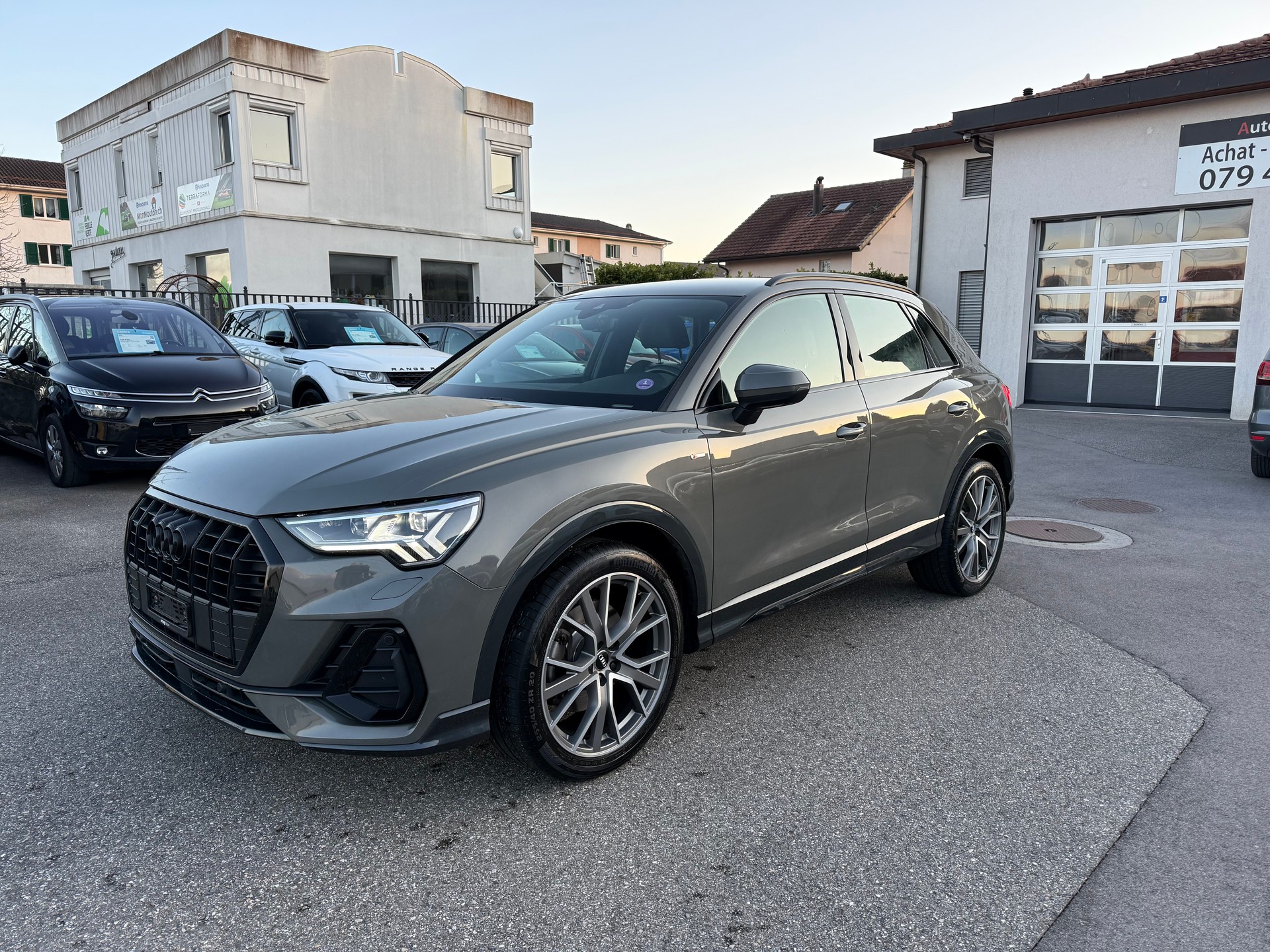 AUDI Q3 40 TFSI S line quattro S-tronic-image-1