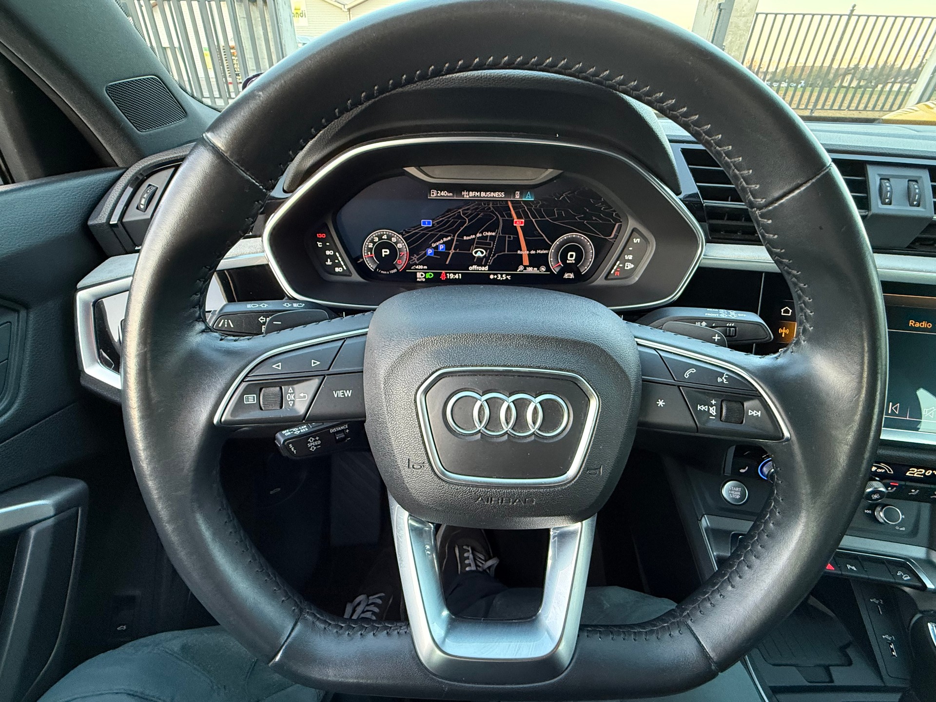 AUDI Q3 40 TFSI S line quattro S-tronic-image-13