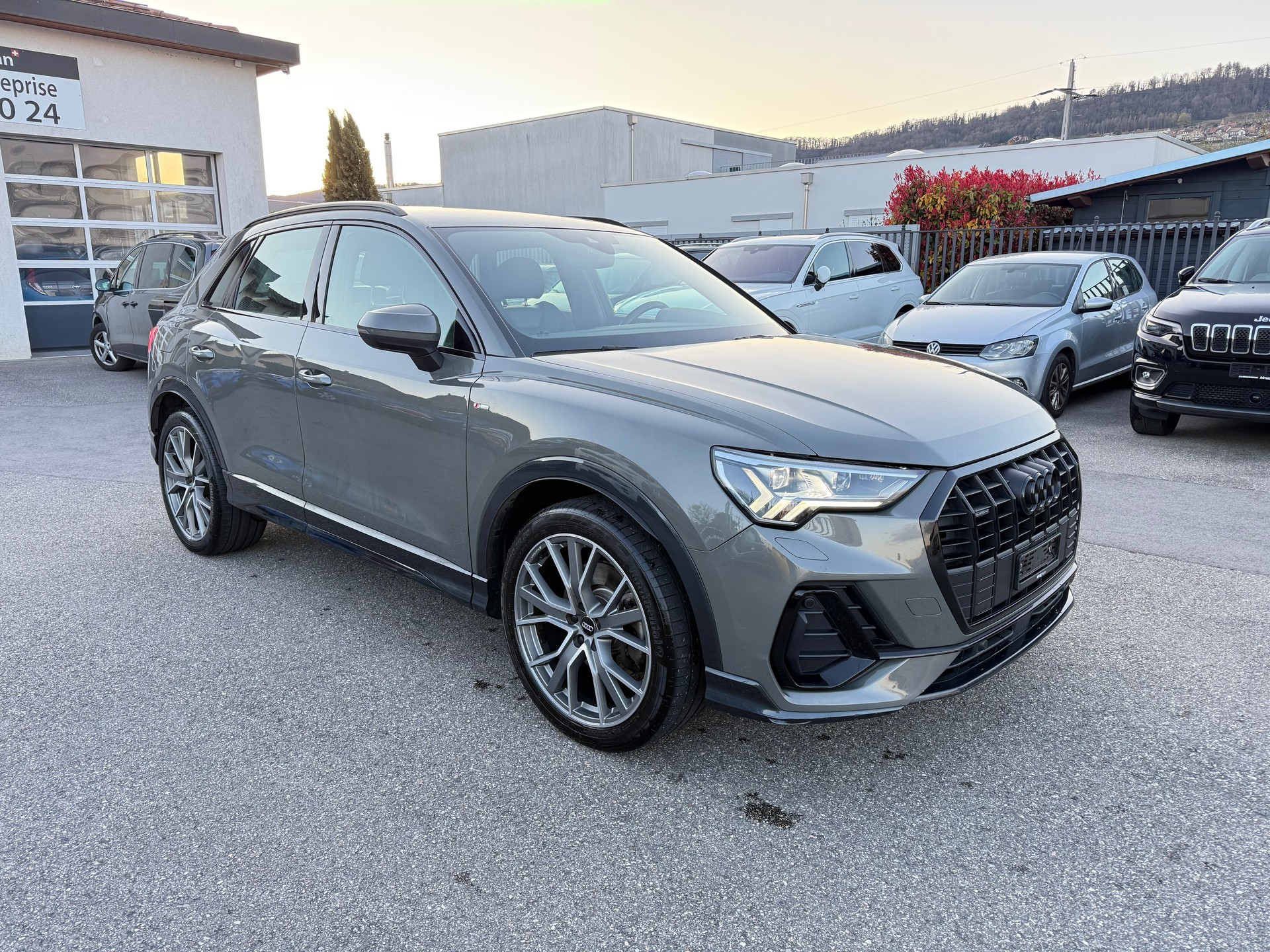 AUDI Q3 40 TFSI S line quattro S-tronic-image-7