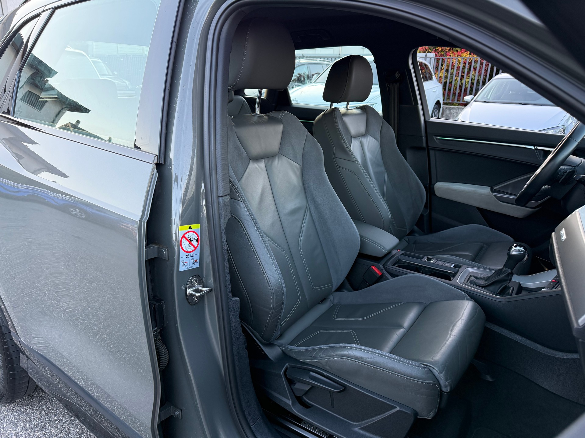 AUDI Q3 40 TFSI S line quattro S-tronic-image-10