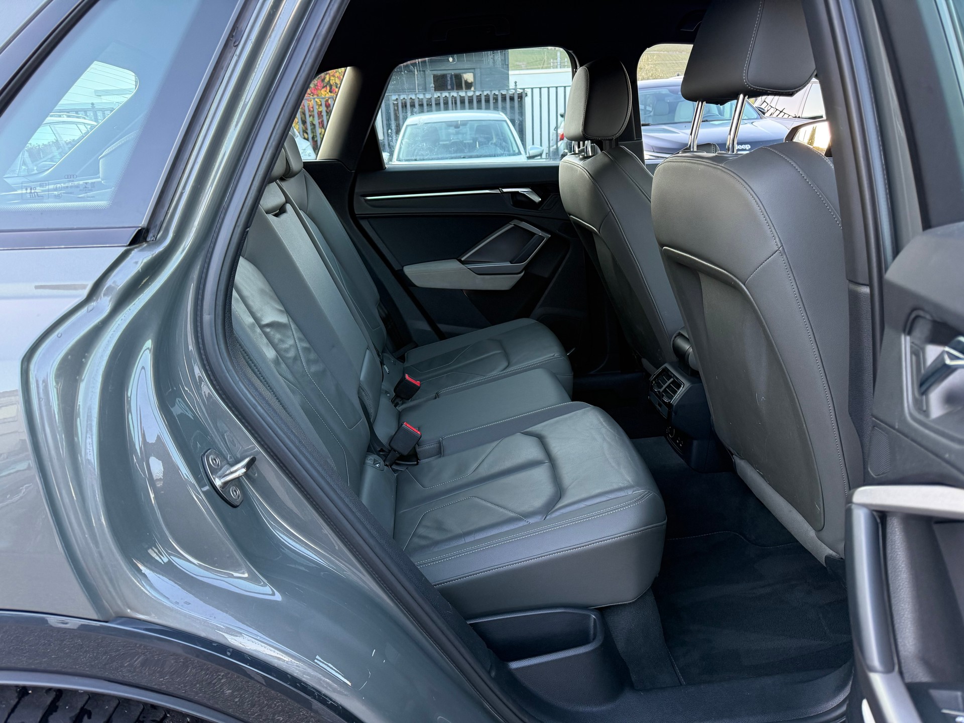 AUDI Q3 40 TFSI S line quattro S-tronic-image-12